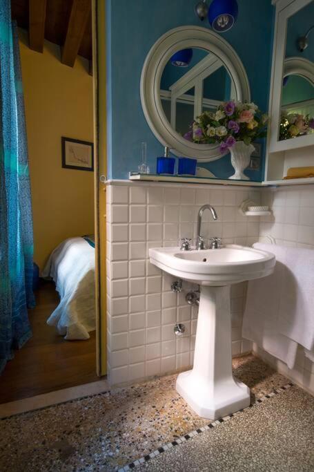 Charm apartment - close to Rialto and San Marco