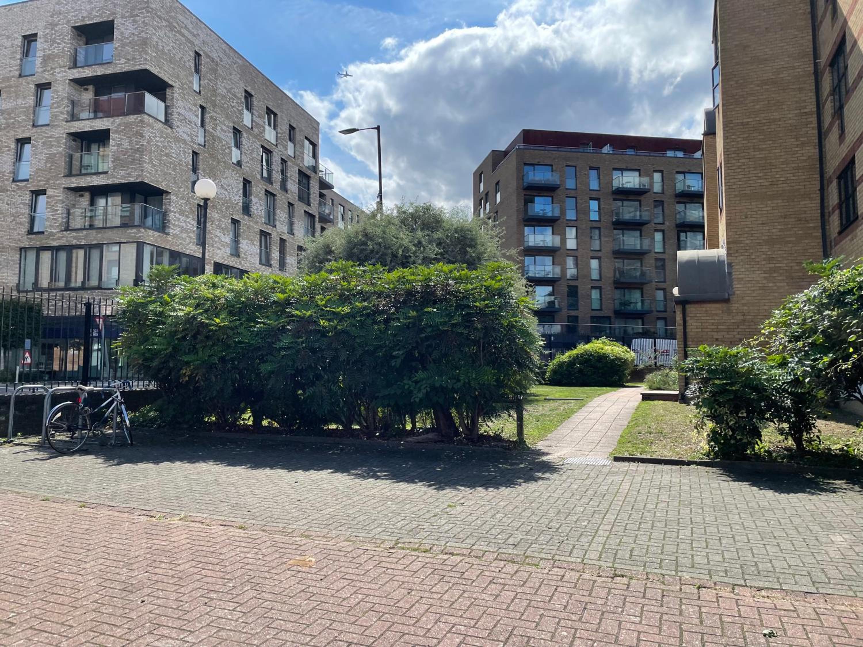 Surrey Docks London near Canada Water Easy Access to Canary Wharf Pier
