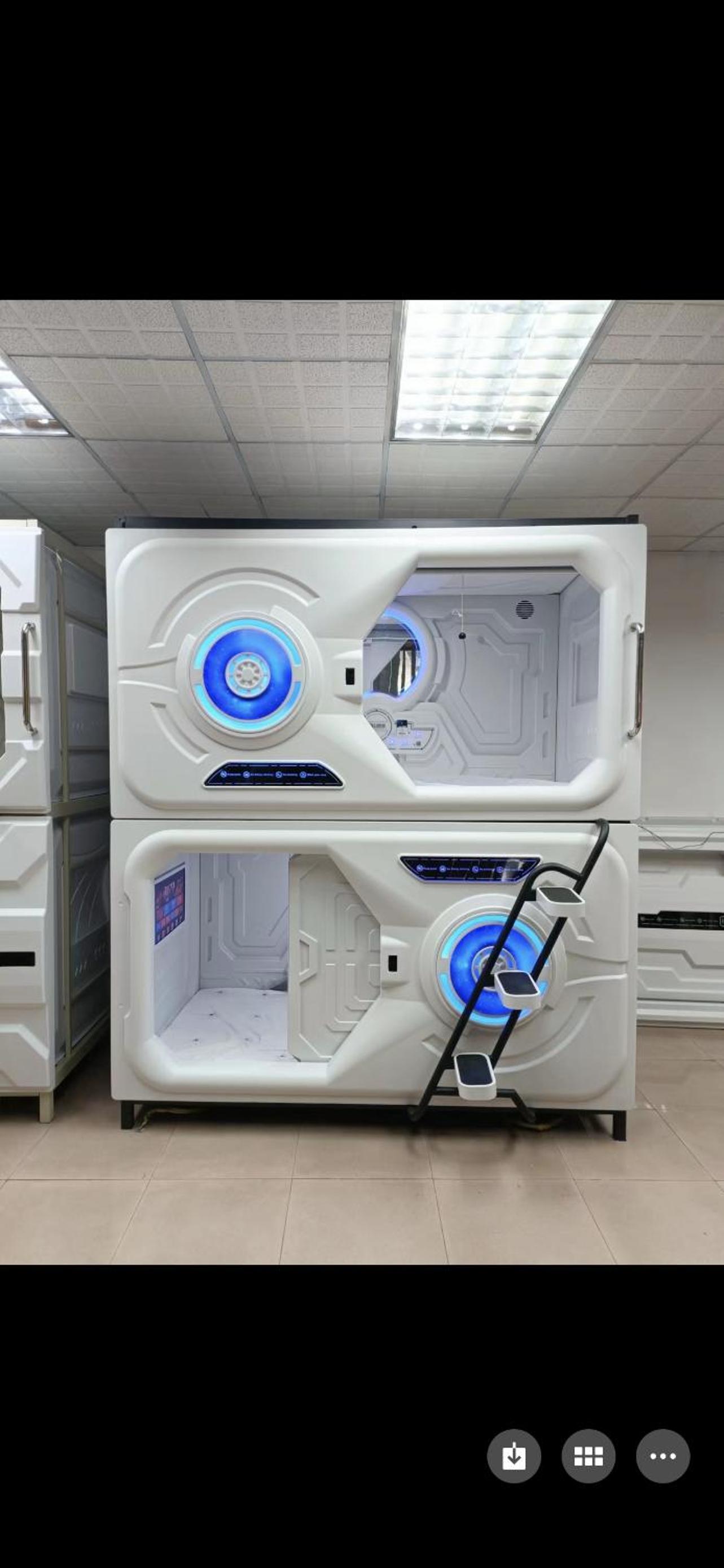 flor hostel capsules