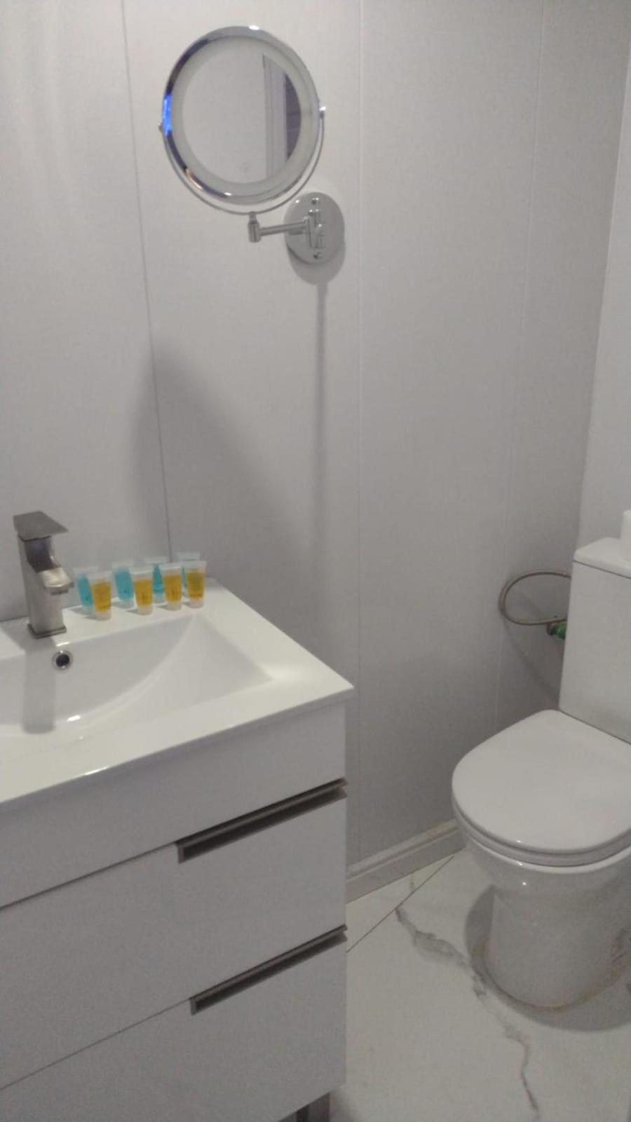 flor hostel capsules