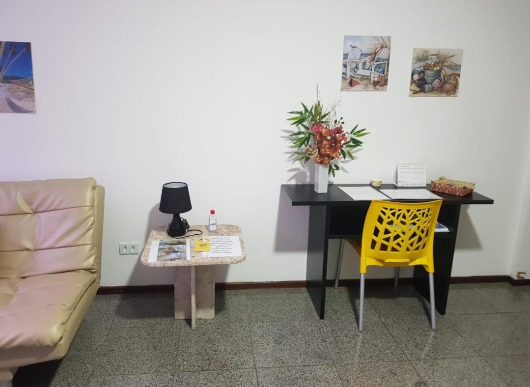 Excelente quarto/sala