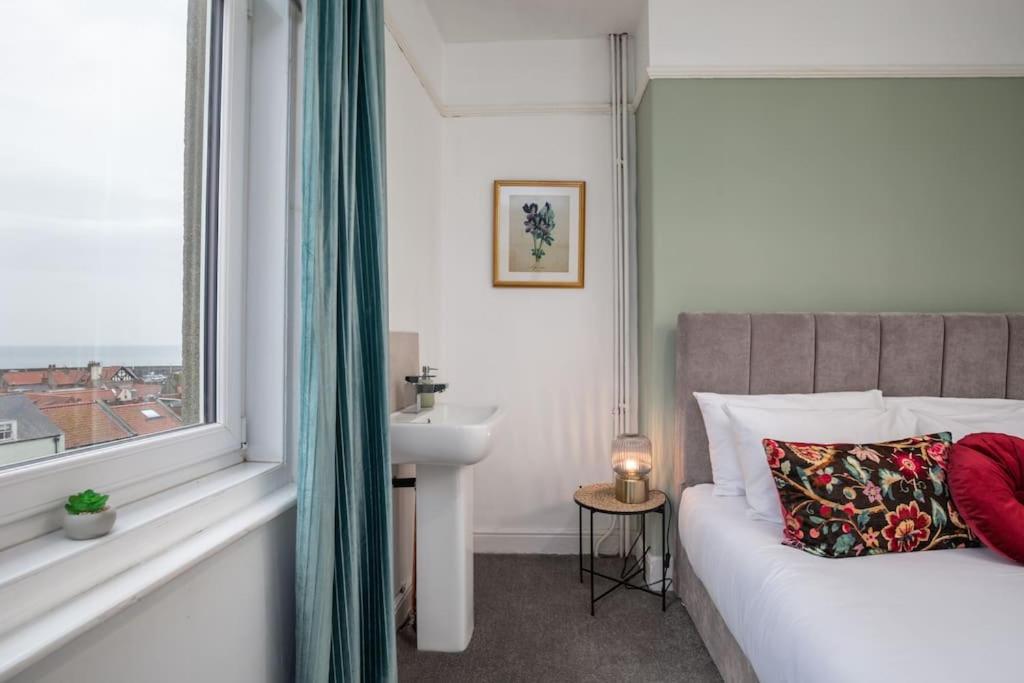 Kitson House - Sea Views, Terraces, 1 min walk to Seafront, 5 to Beach, Free Street Parking, Old Town view 2