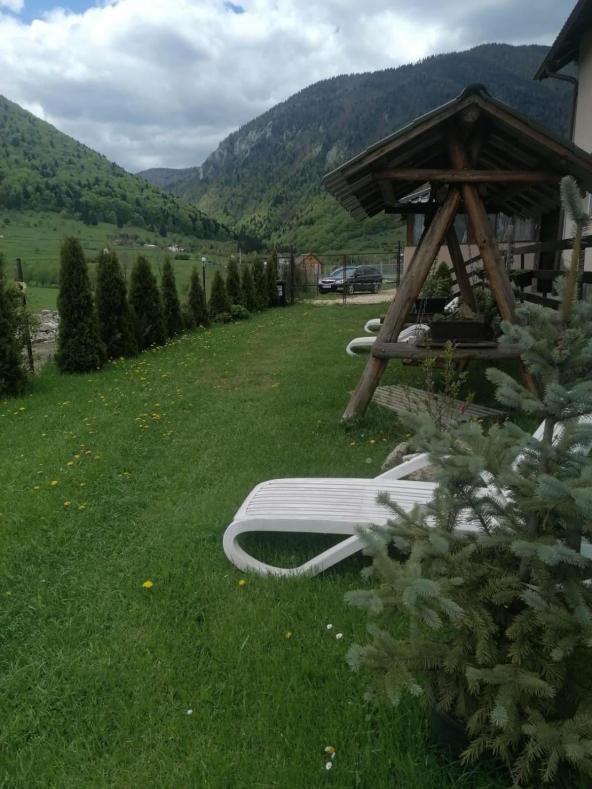 Casa Meresanu view 2