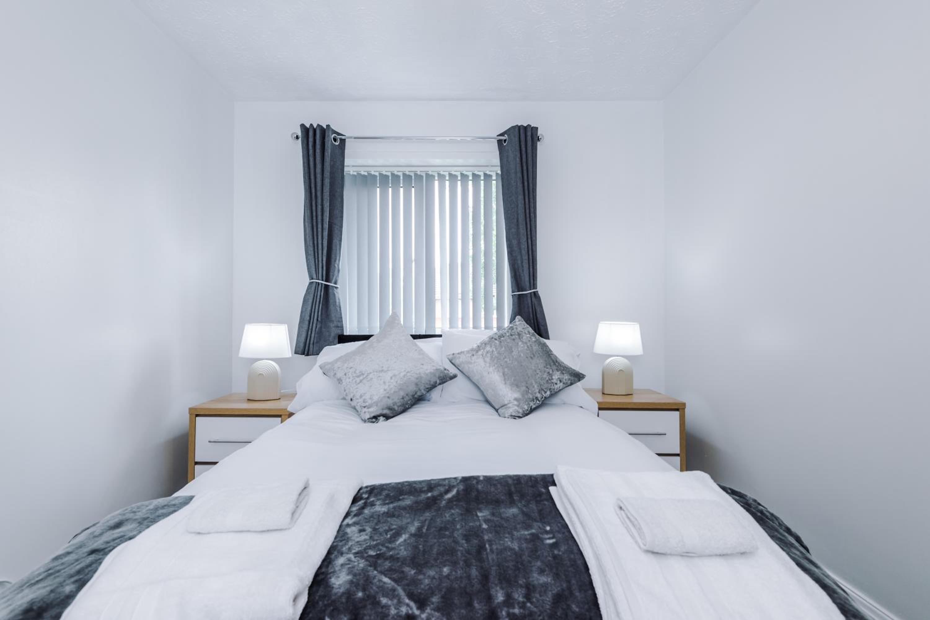 Cozy Home Away From Home in Manchester. view 2