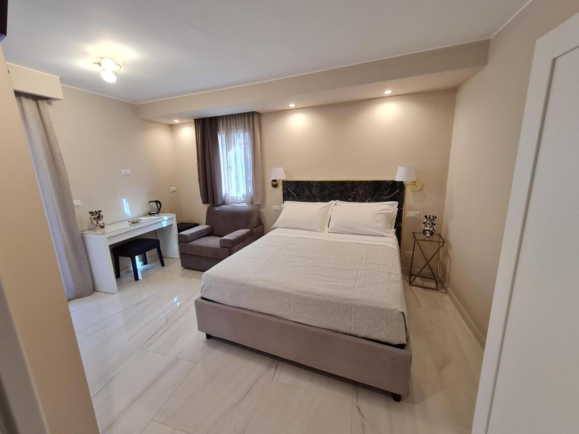 EPONIMI ROOMs view 2
