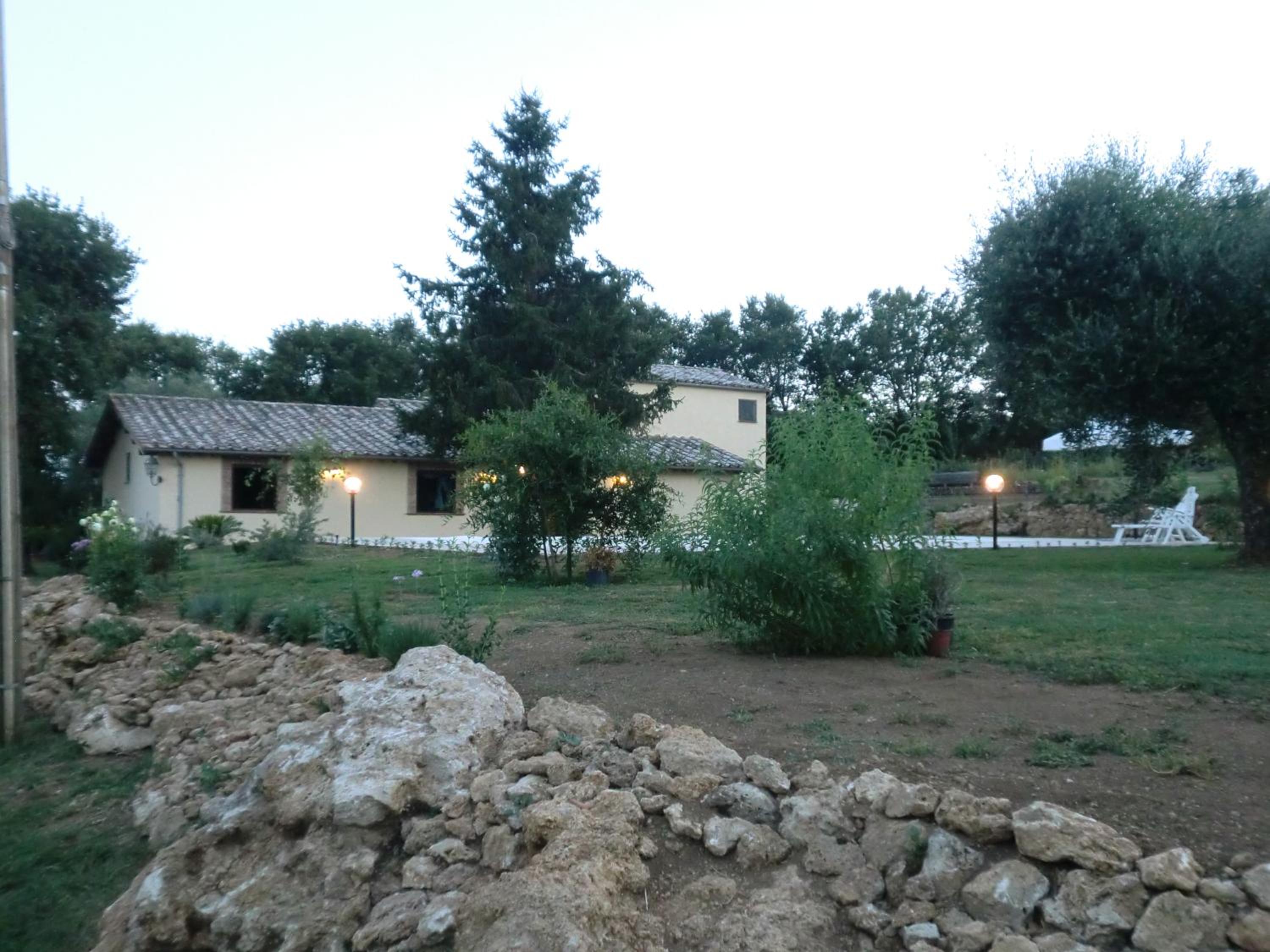 Photo 8