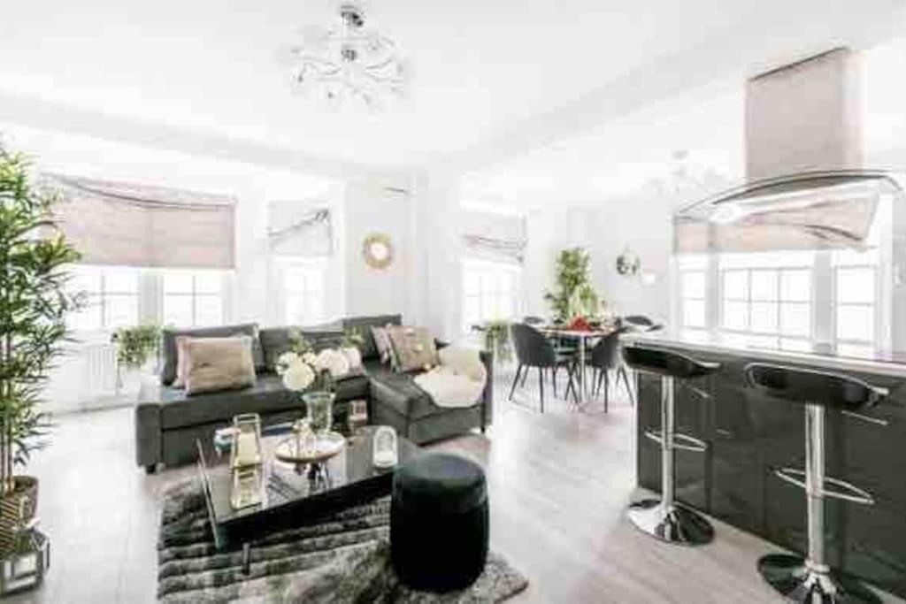 Spacious 3 bedroom flat in the heart of London