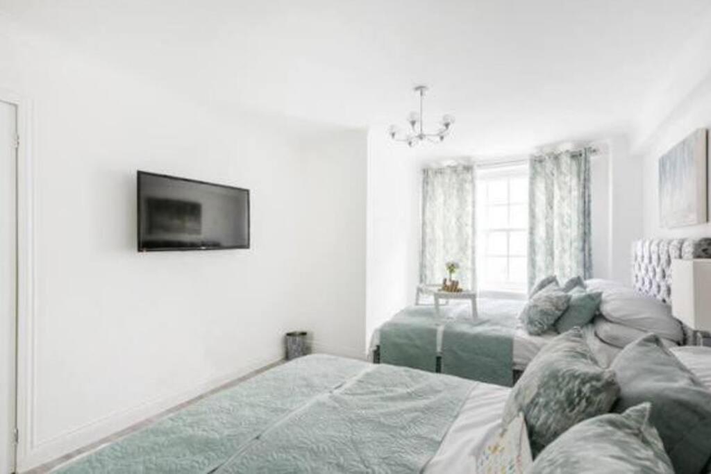 Spacious 3 bedroom flat in the heart of London
