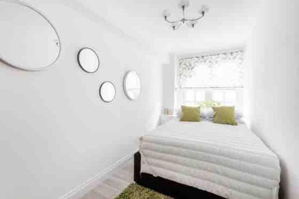 Spacious 3 bedroom flat in the heart of London