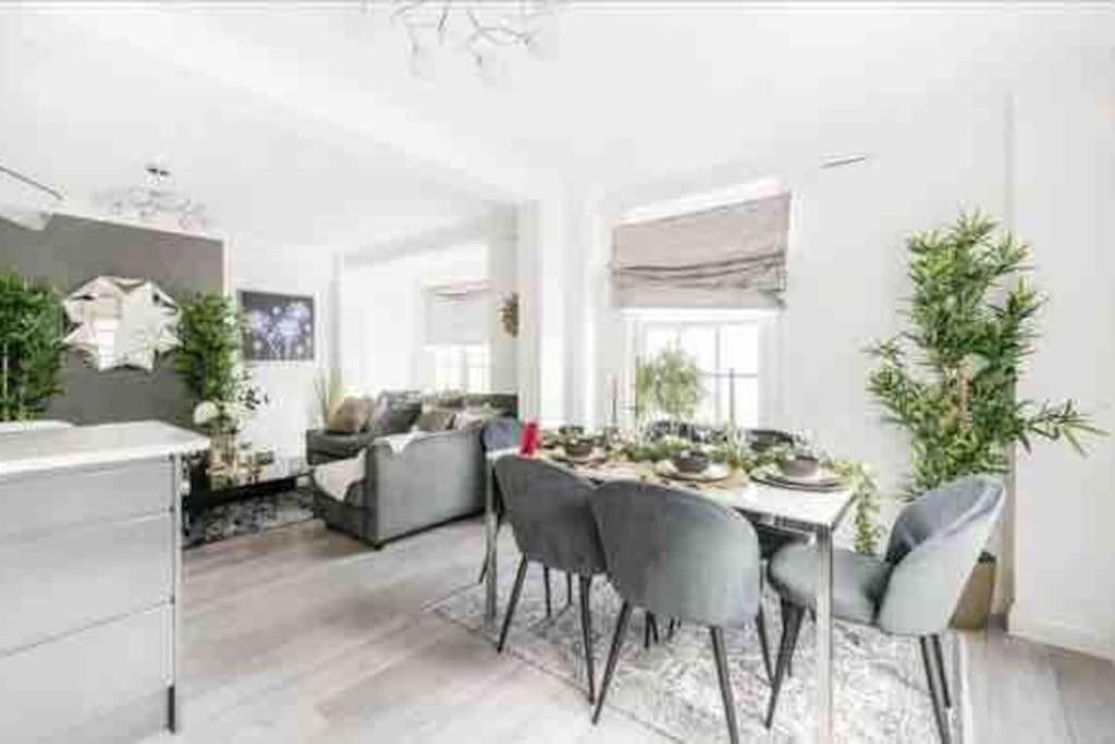 Spacious 3 bedroom flat in the heart of London