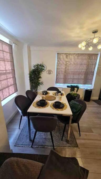 Spacious 3 bedroom flat in the heart of London