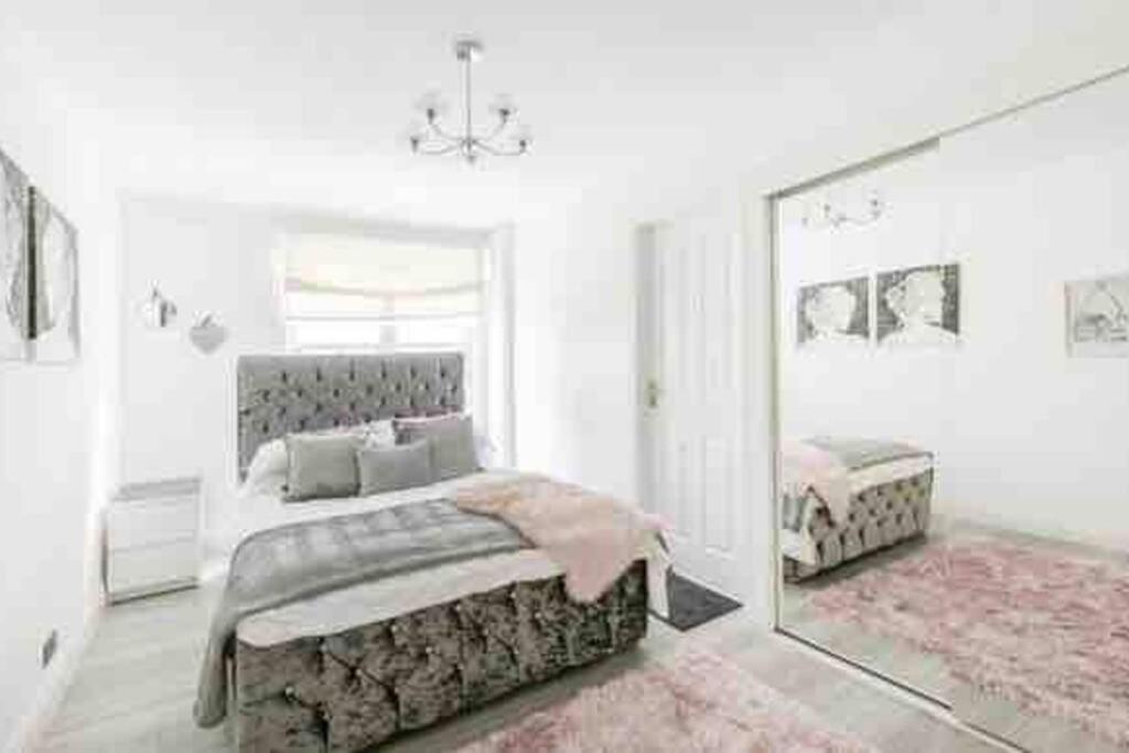 Spacious 3 bedroom flat in the heart of London