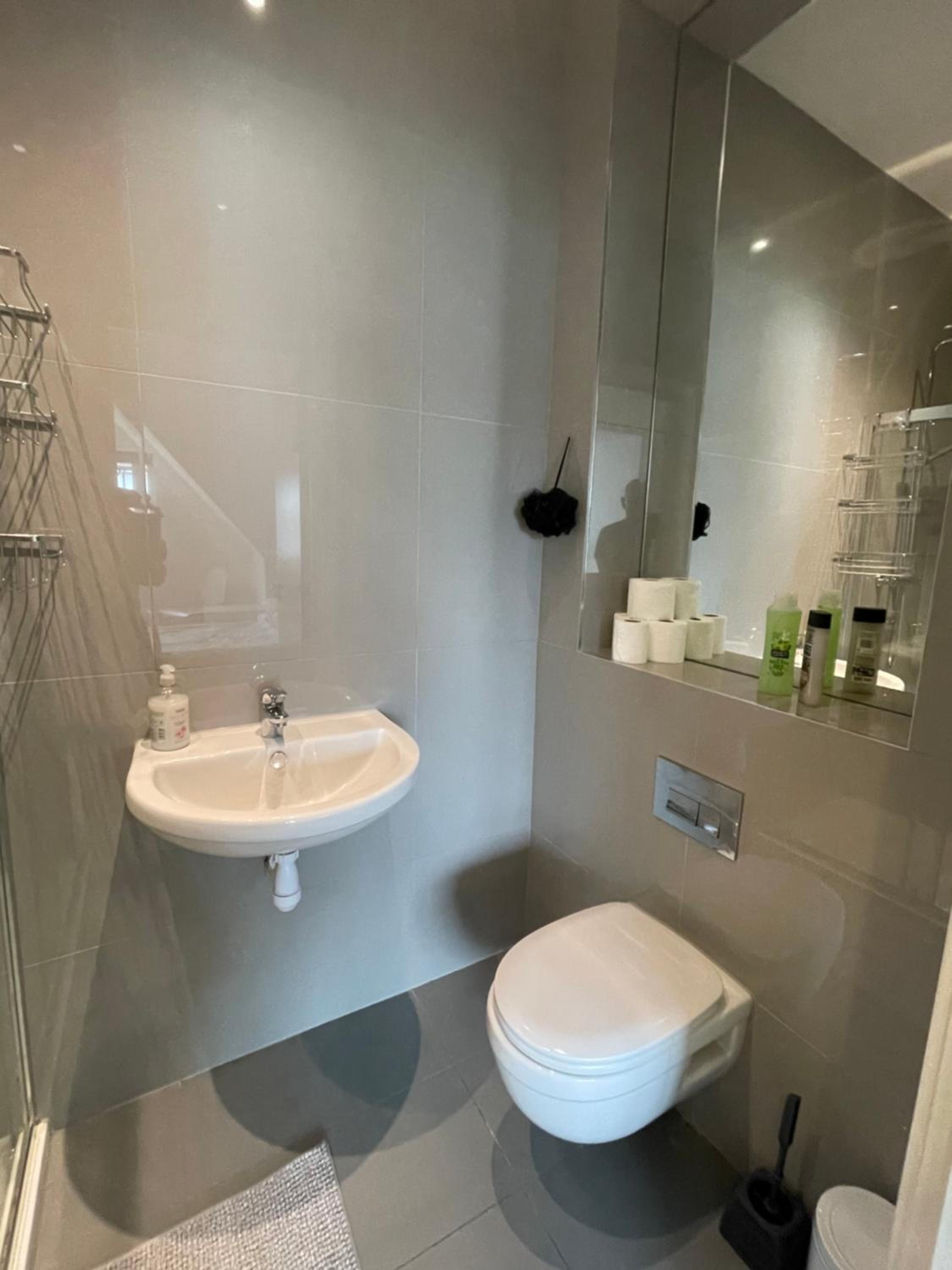 2 Bedroom 2 bathroom Apartment 8 including free parking view 2