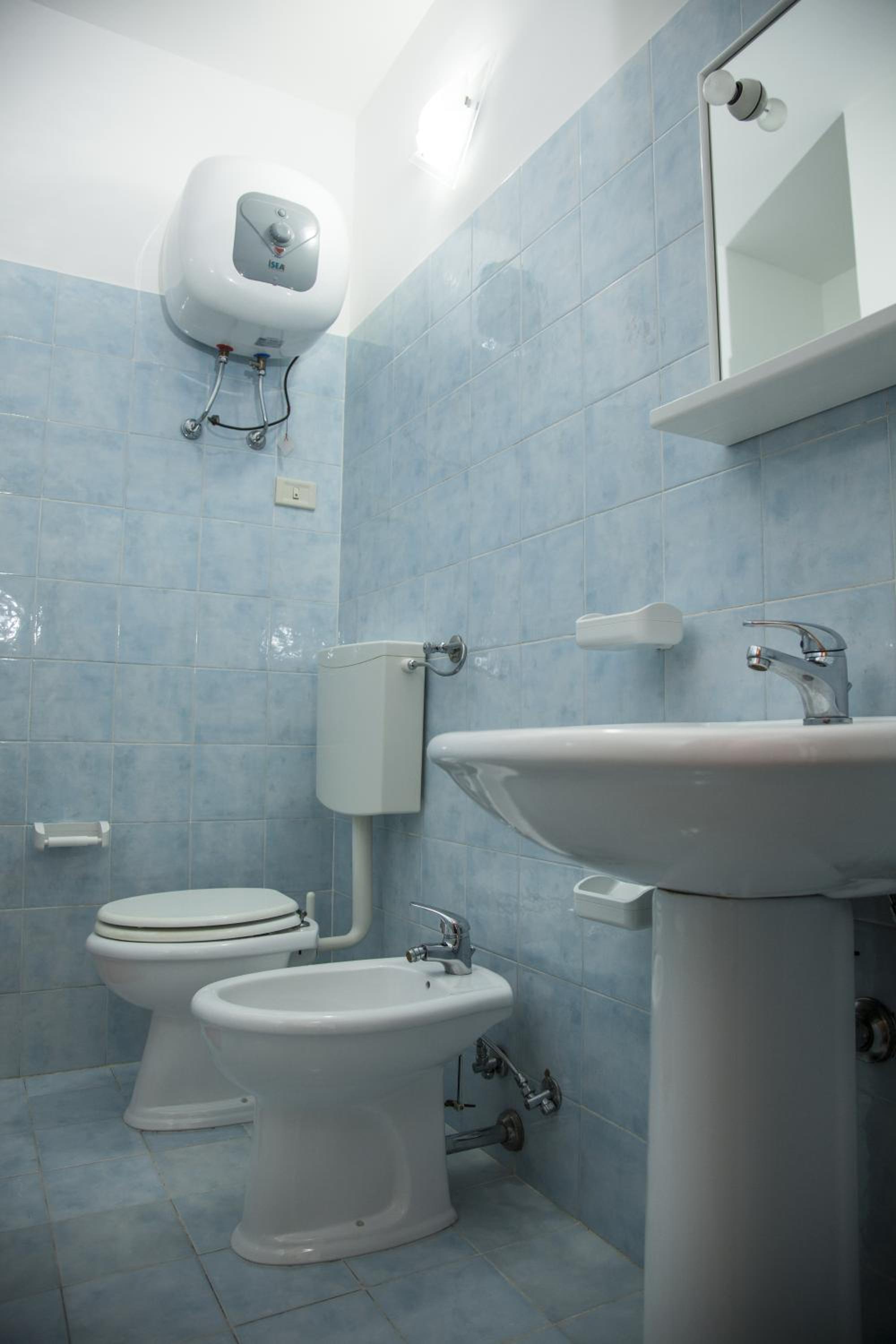 Borgomare en Campofelice di Roccella — bathroom