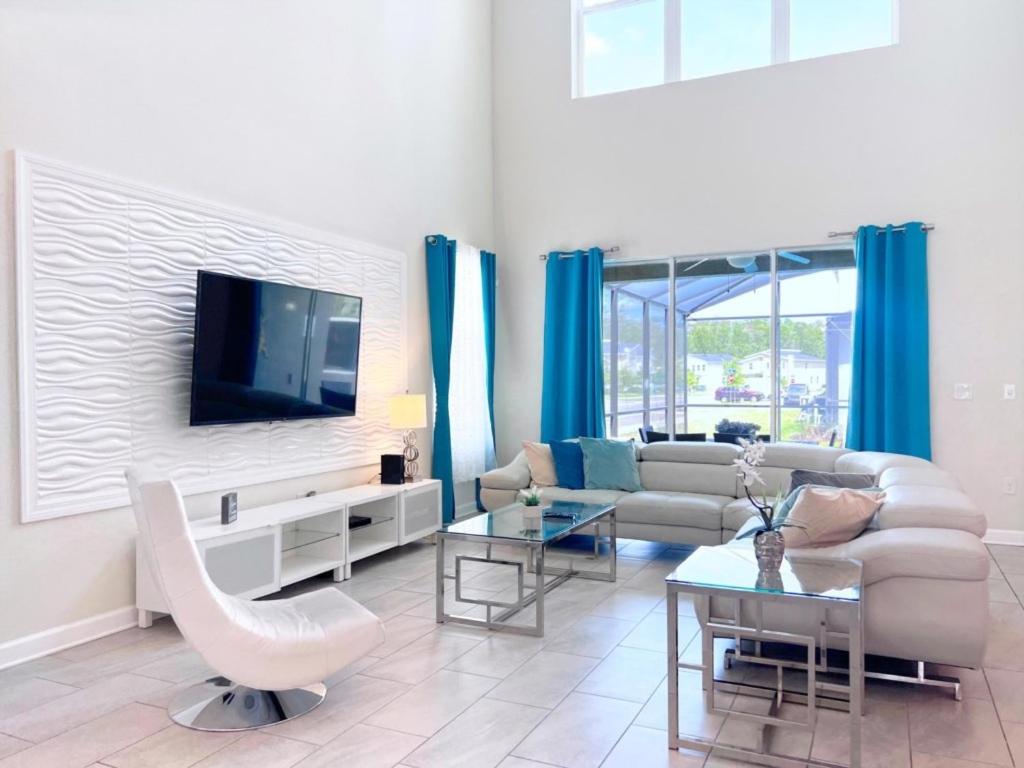 Beautiful Pool Villa with Spa and Game Room-2730BD home view 3
