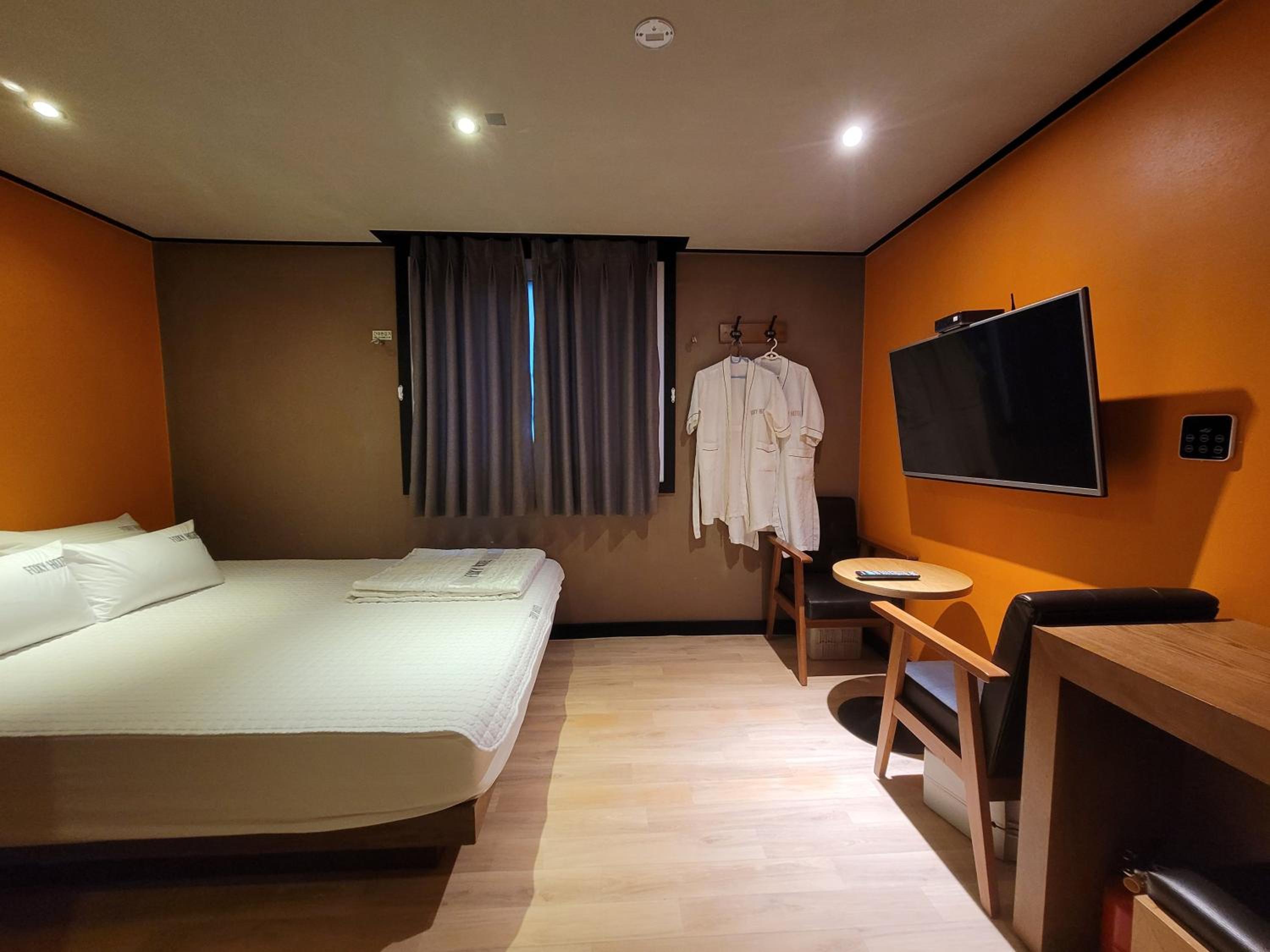 Foxy Hotel