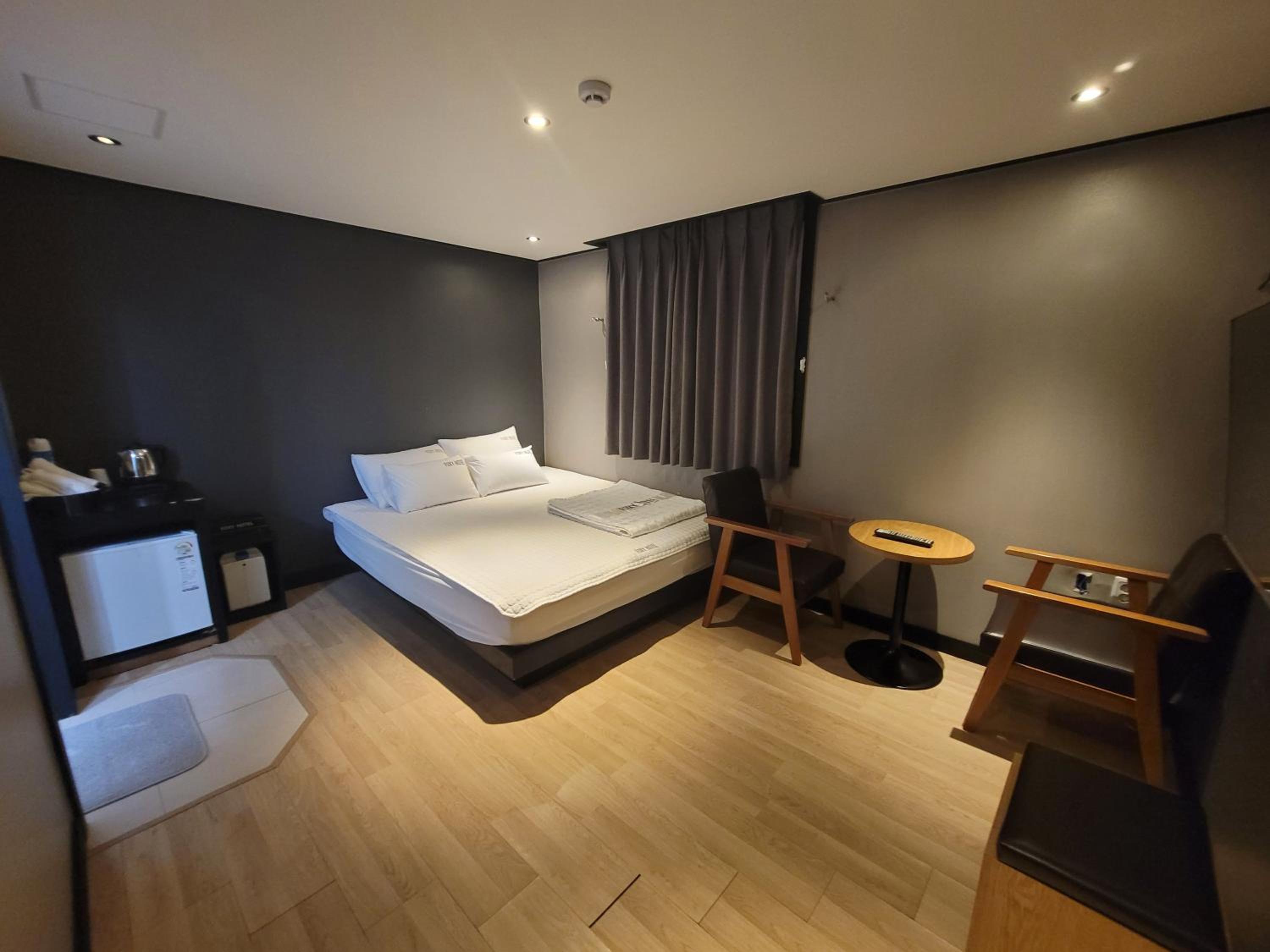 Foxy Hotel