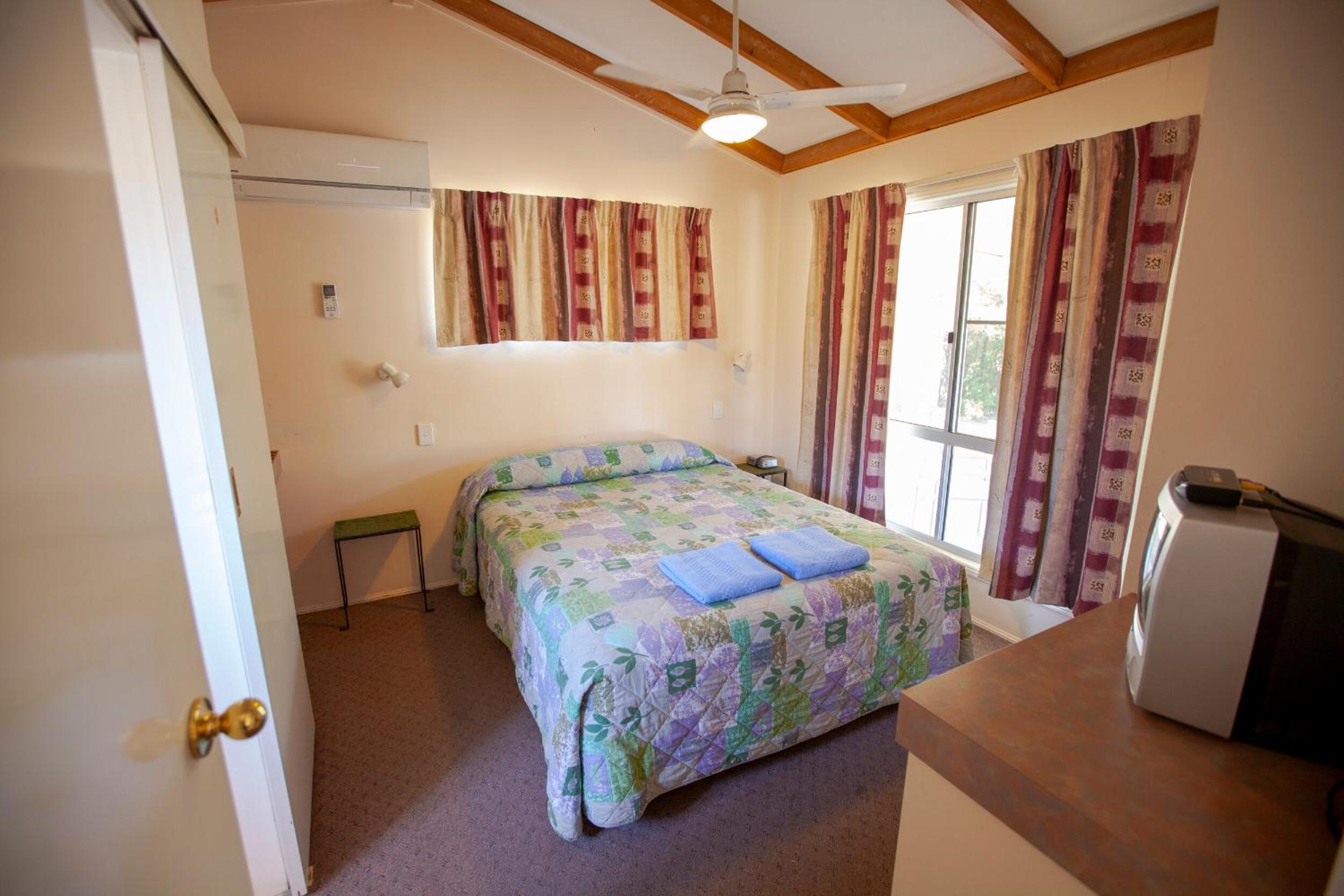 Mitchell Motel & Cabins