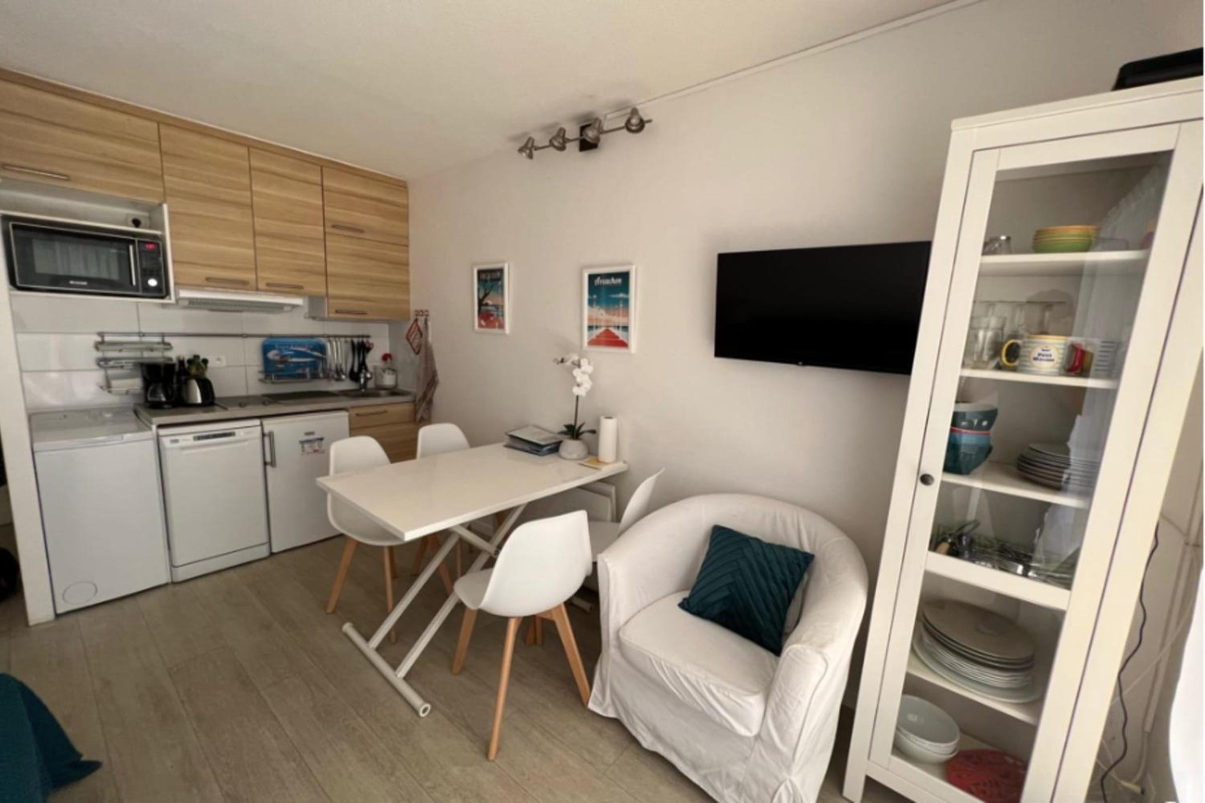 Flat With Swimming Pool Close To The Beach view 2