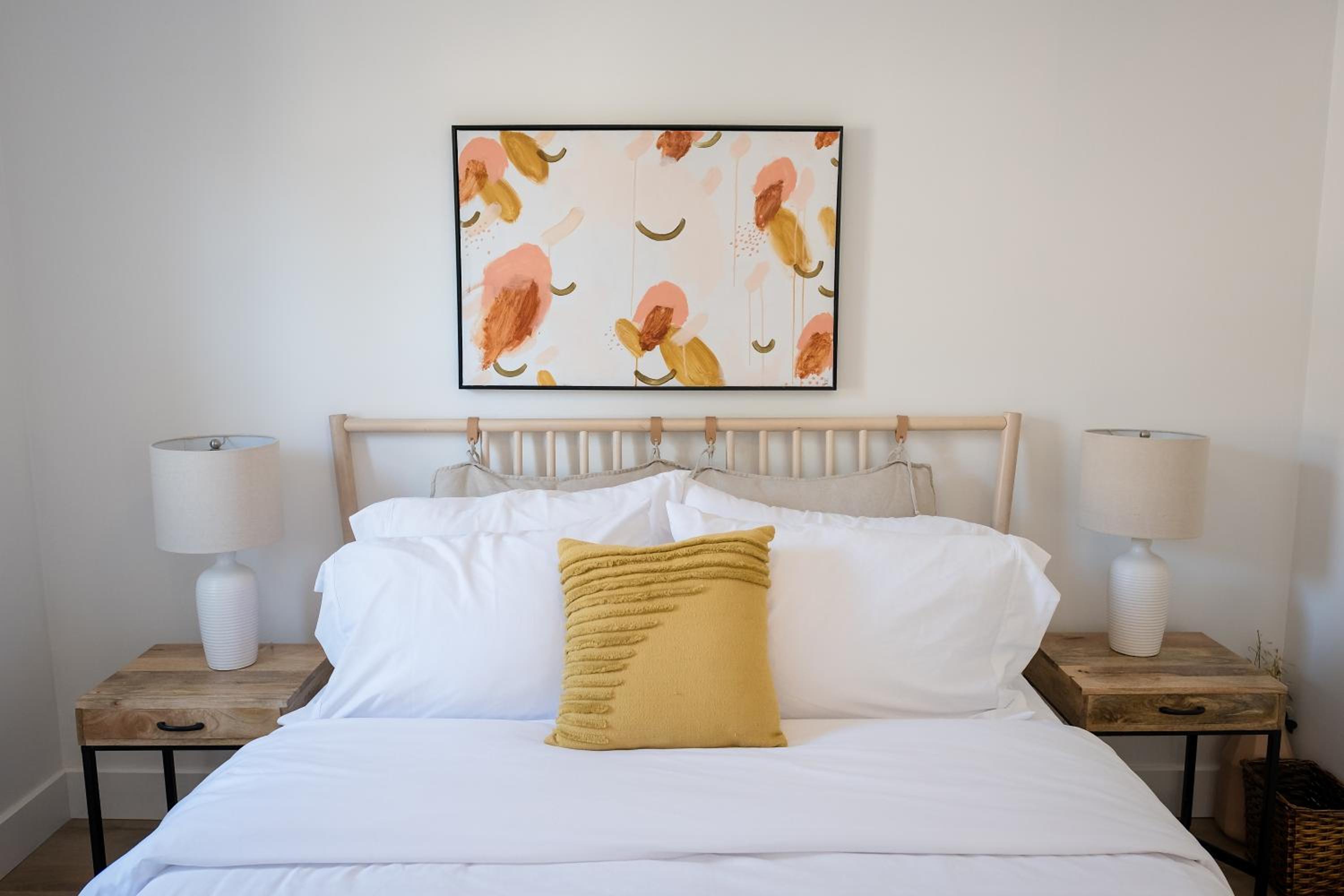 The Darcie House - cozy, pet-friendly home in PEC