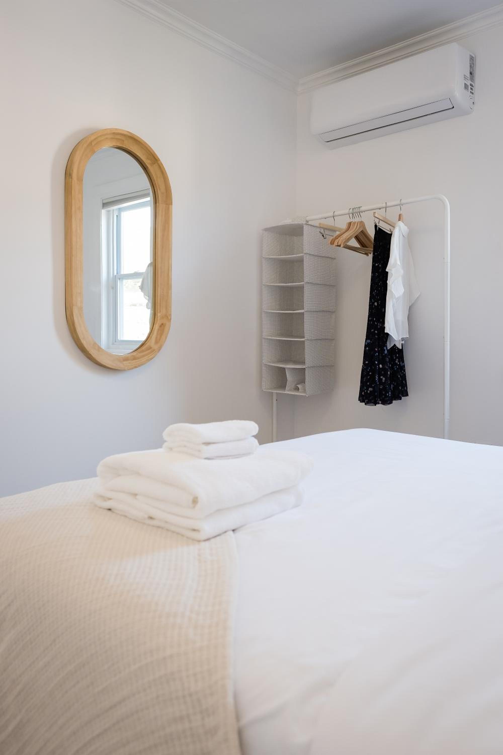 The Darcie House - cozy, pet-friendly home in PEC