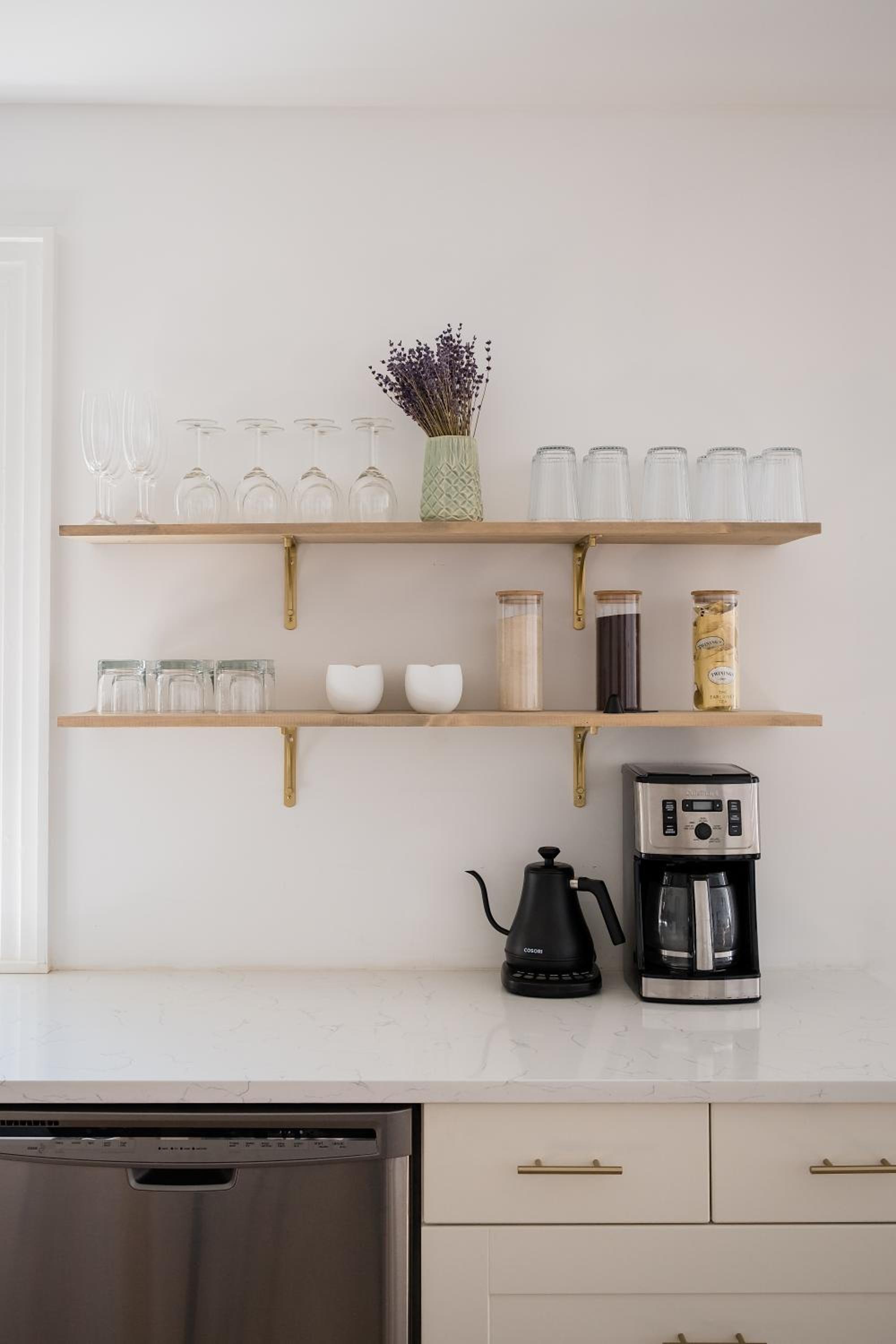 The Darcie House - cozy, pet-friendly home in PEC