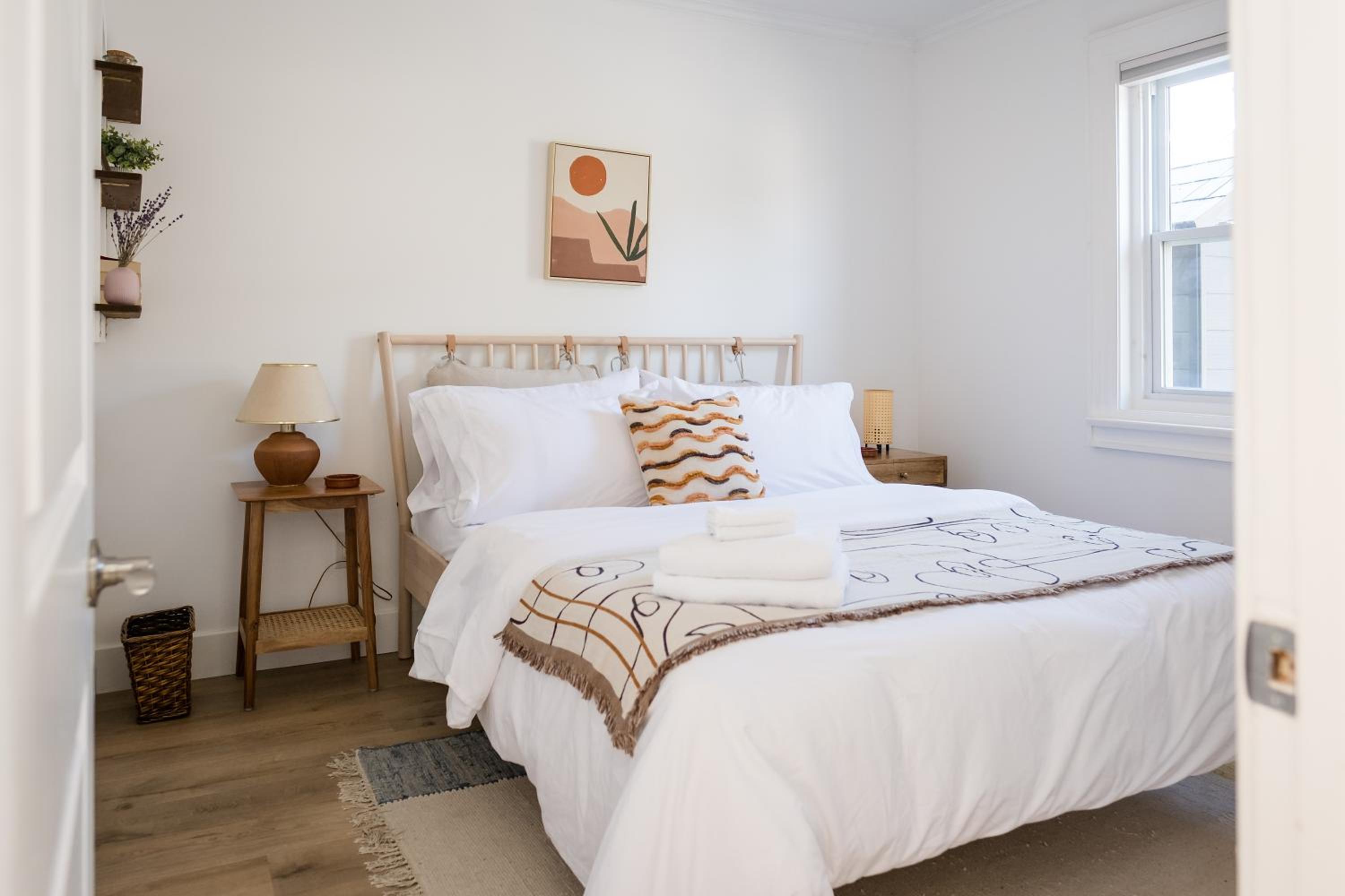 The Darcie House - cozy, pet-friendly home in PEC
