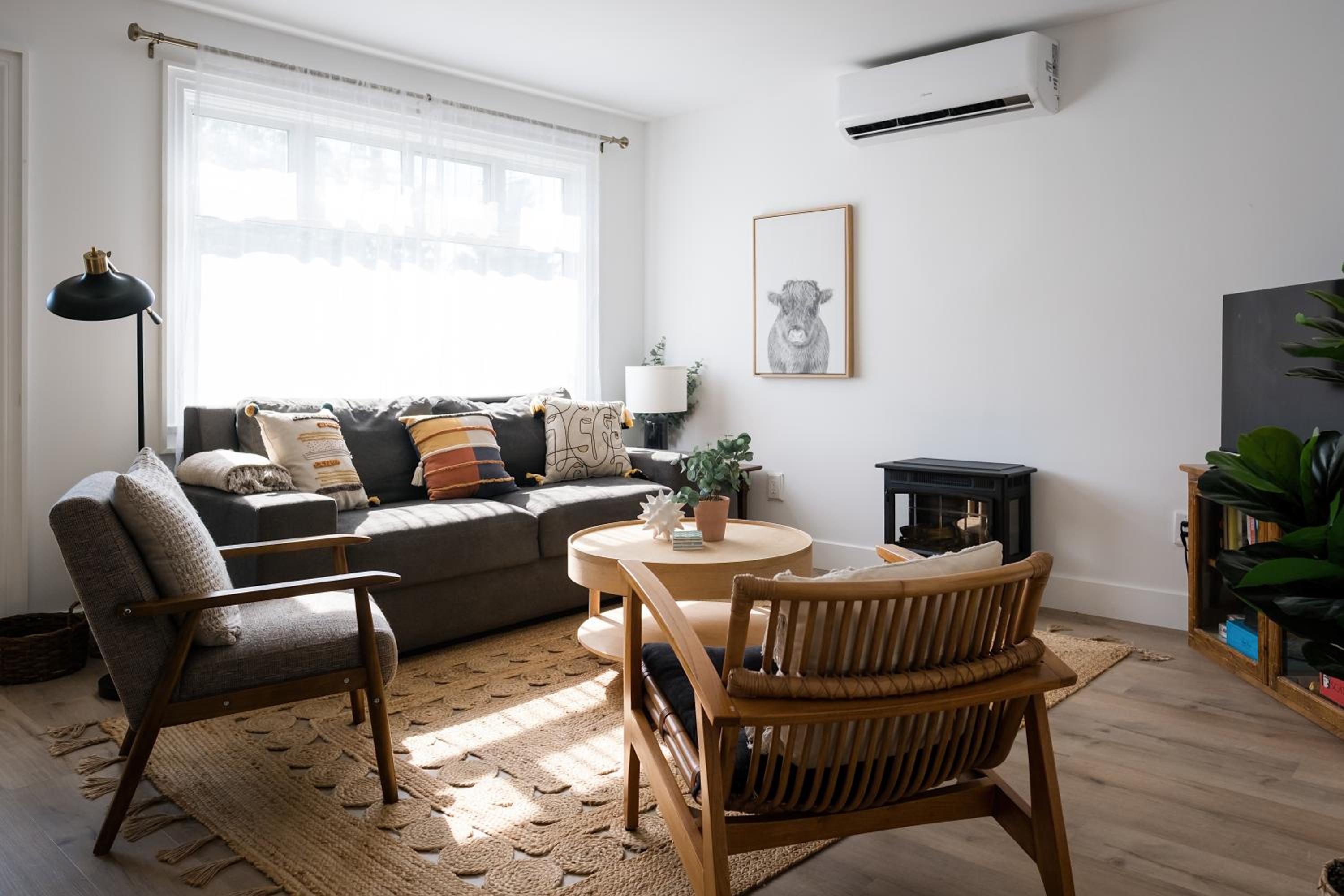 The Darcie House - cozy, pet-friendly home in PEC