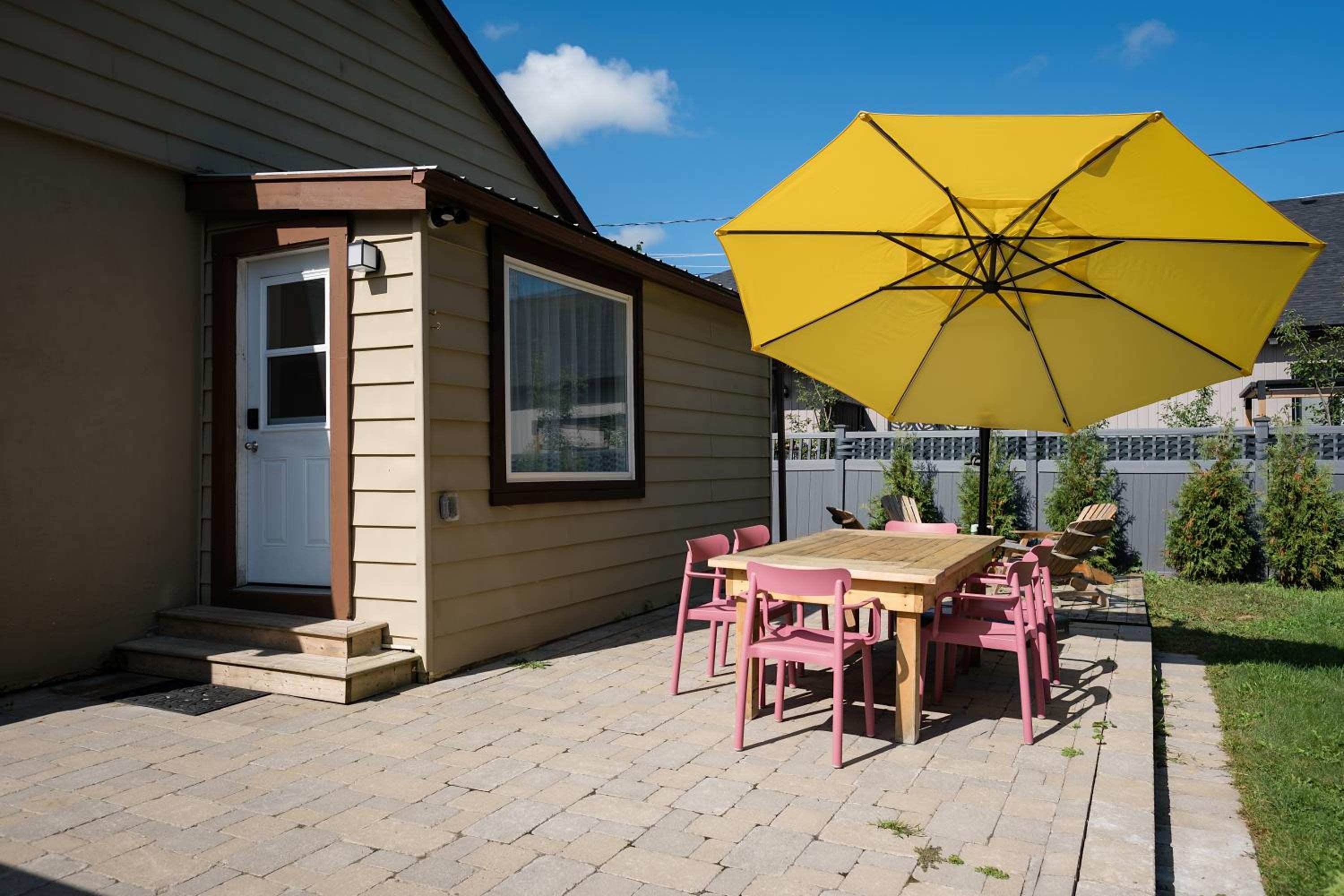 The Darcie House - cozy, pet-friendly home in PEC
