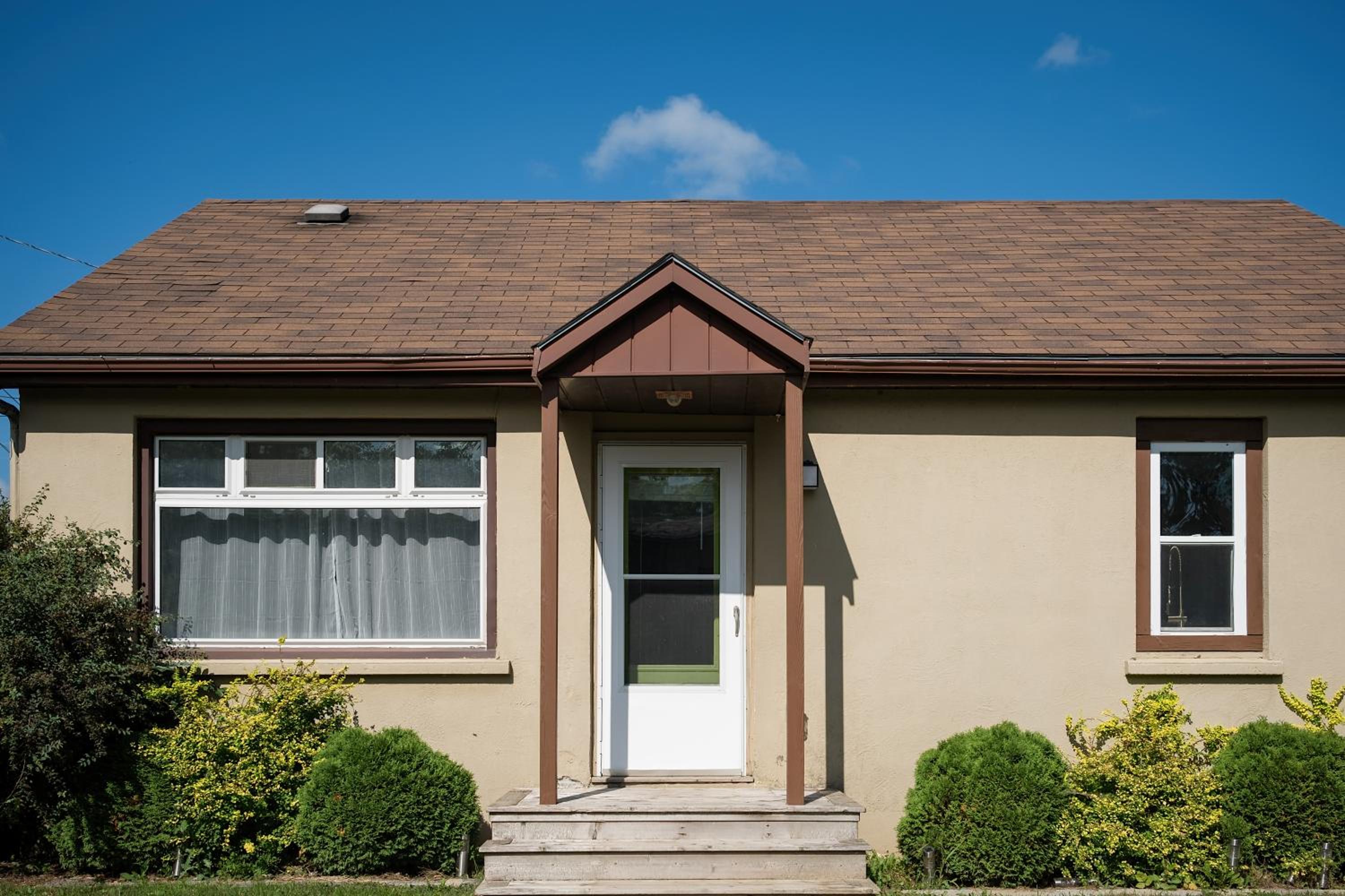 The Darcie House - cozy, pet-friendly home in PEC