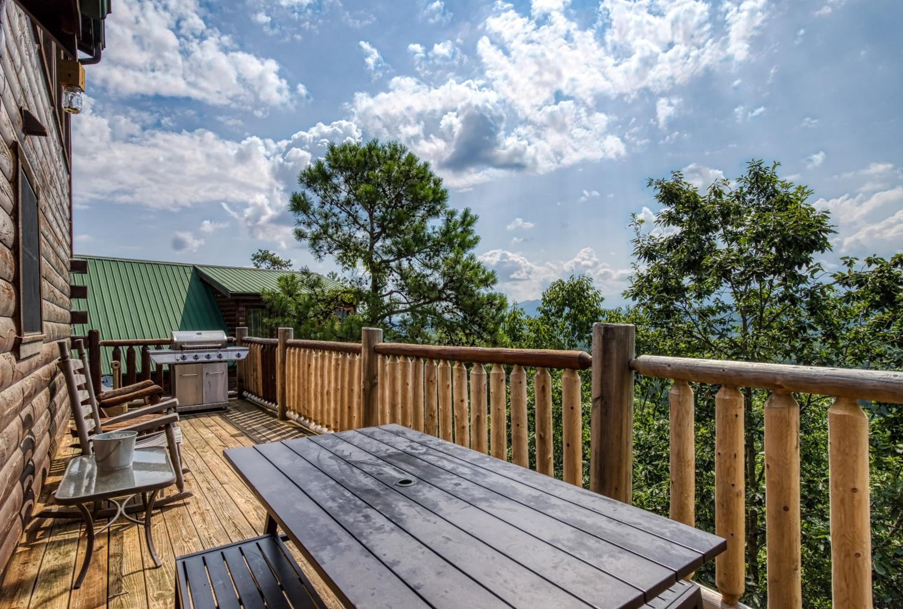 Enchanted View, Amazing Mountain Views, FREE Attraction tickets, Theater Room, Game Room, WIFI!!! view 4