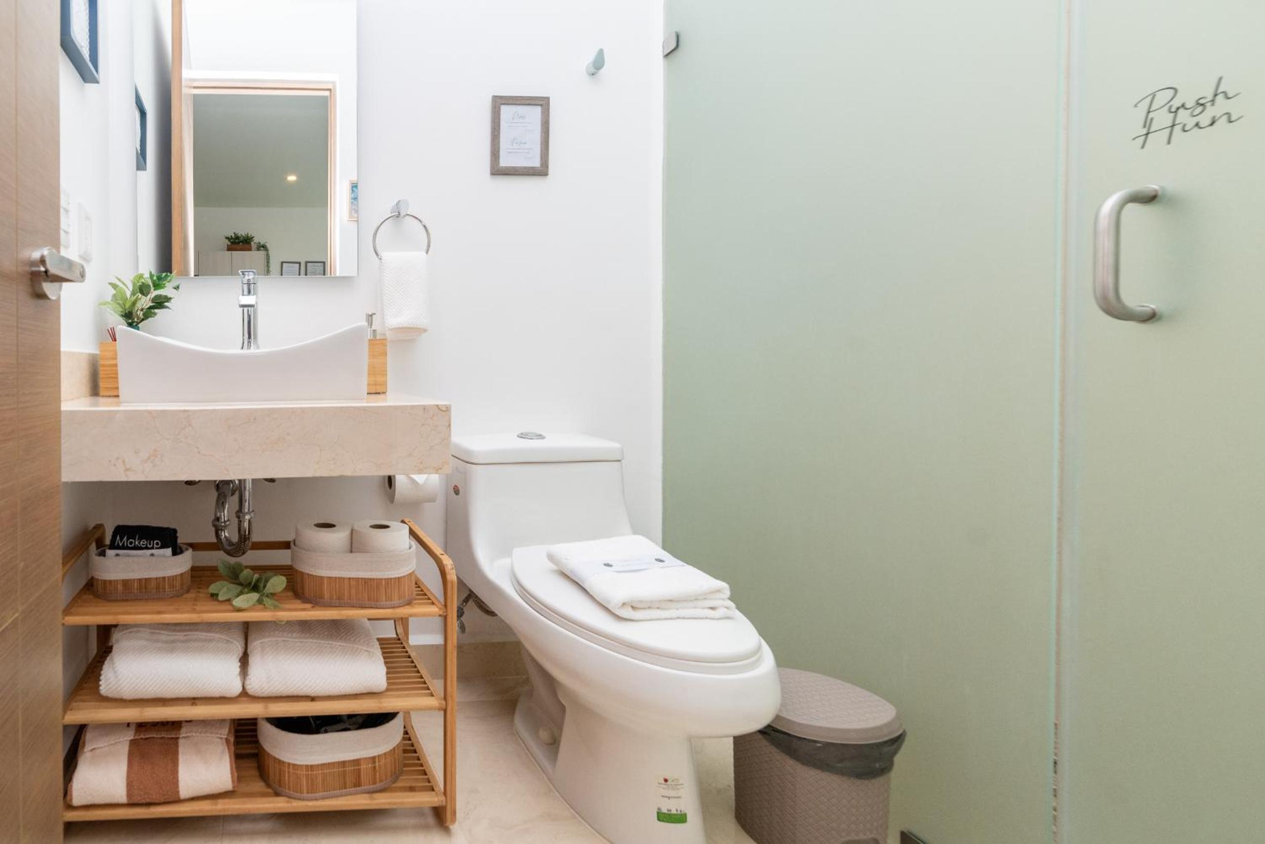 Luxury Condo, 2BR, Fast Internet, Condo Akul
