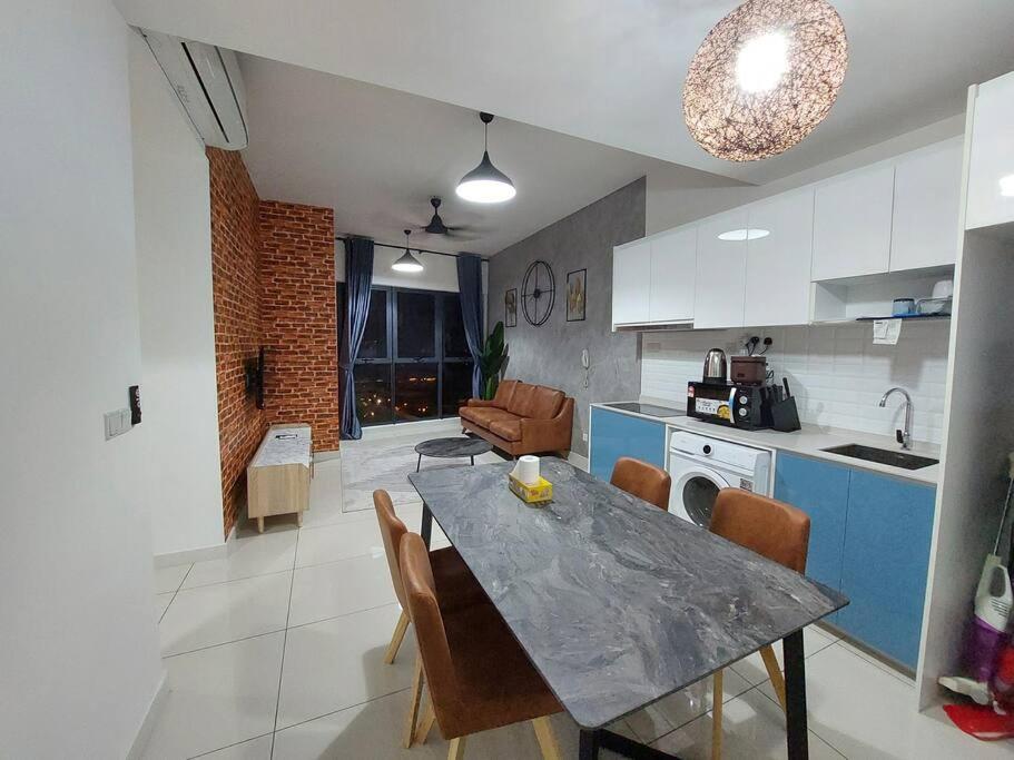 Continew Residensi 5 Min Walking to IKEA Cheras, My Town Mall, MRT Cochrane.