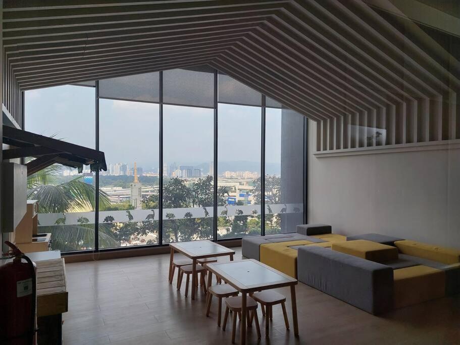 Continew Residensi 5 Min Walking to IKEA Cheras, My Town Mall, MRT Cochrane.