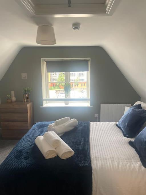 Fern House by Shortstays4u A Beautiful 2bedroom Townhouse with free parking in the town! view 5