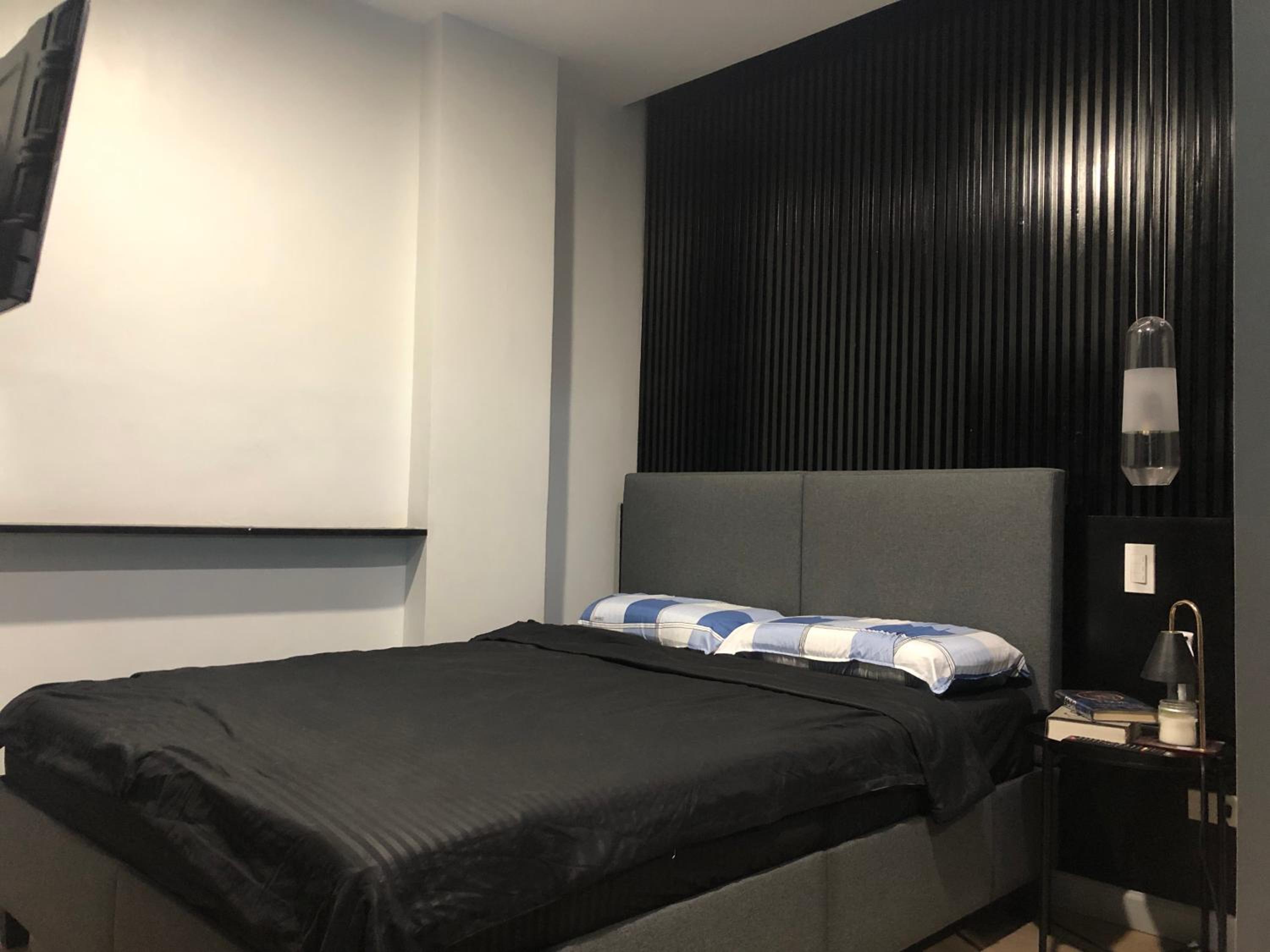 Cozy Room, Study Space & Bathtub view 3