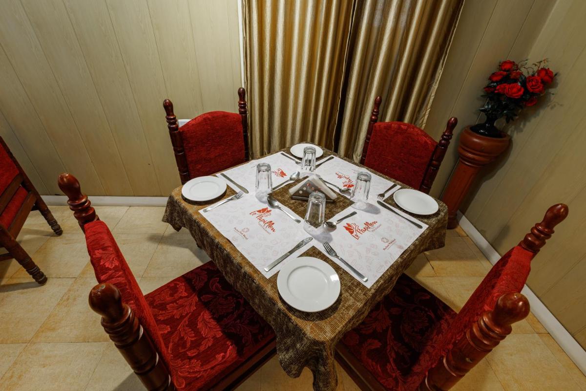 restaurant