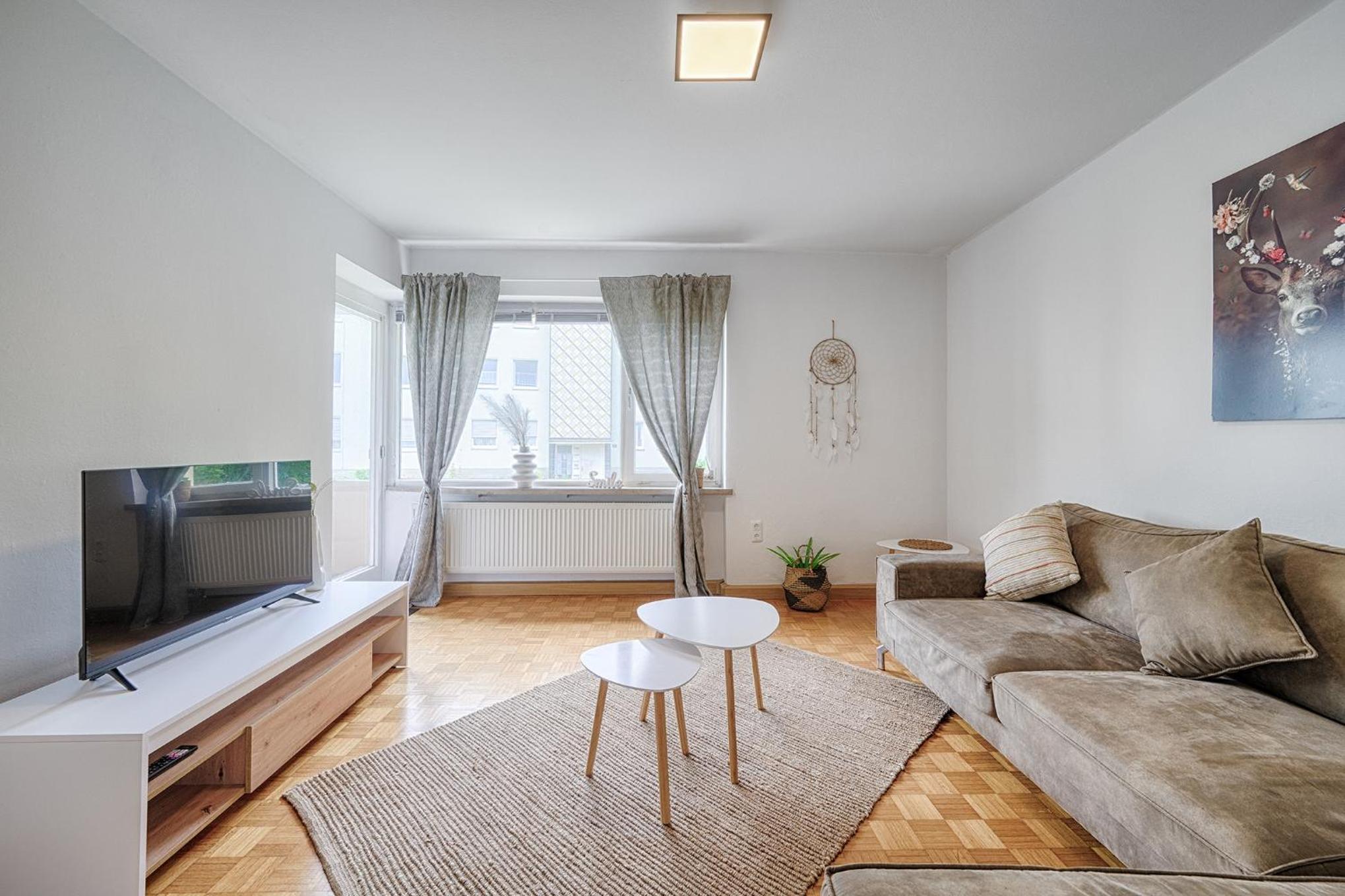 Select-Home 3 - Netflix - Parkplatz - Business Home
