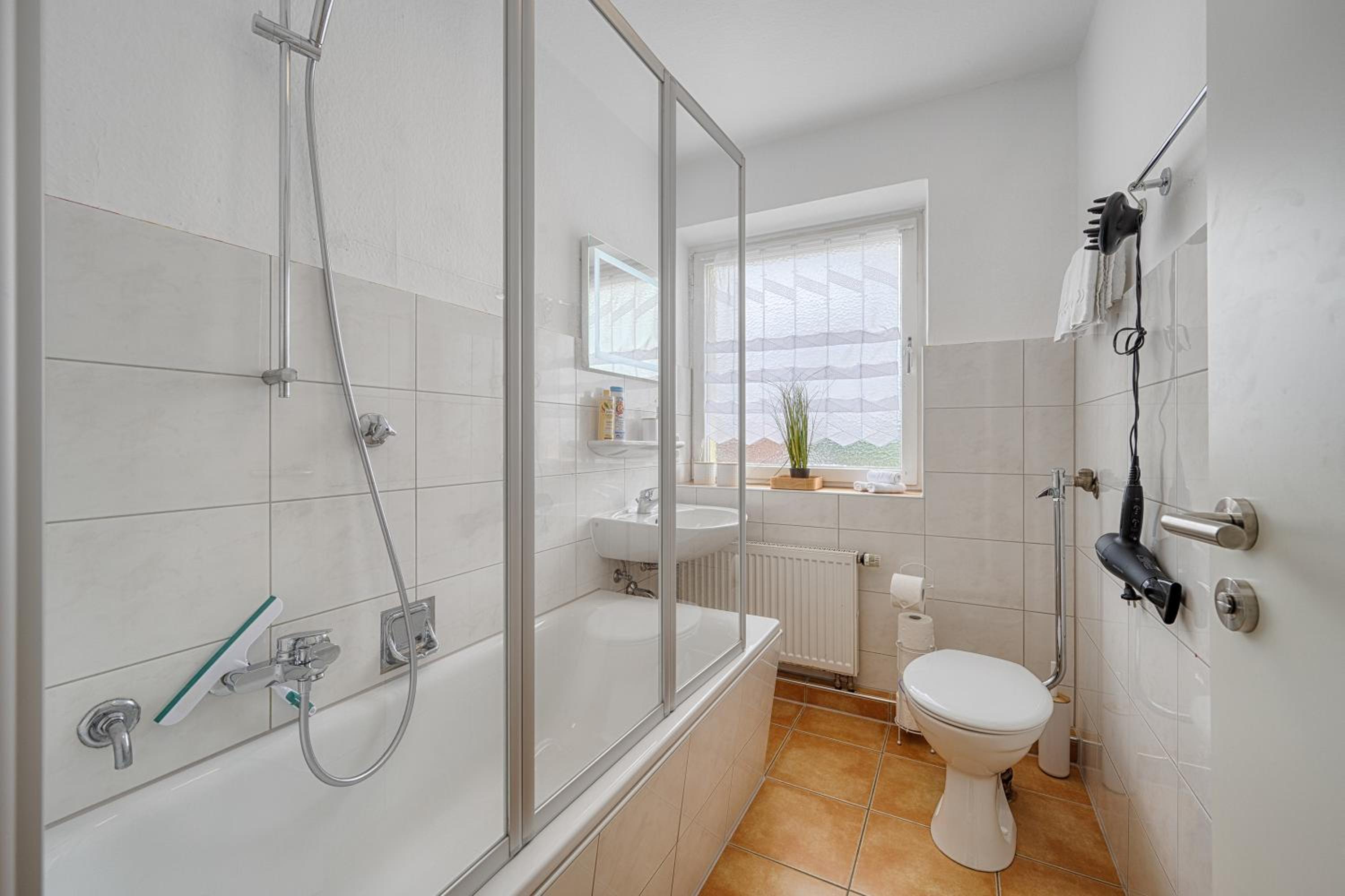 Select-Home 3 - Netflix - Parkplatz - Business Home