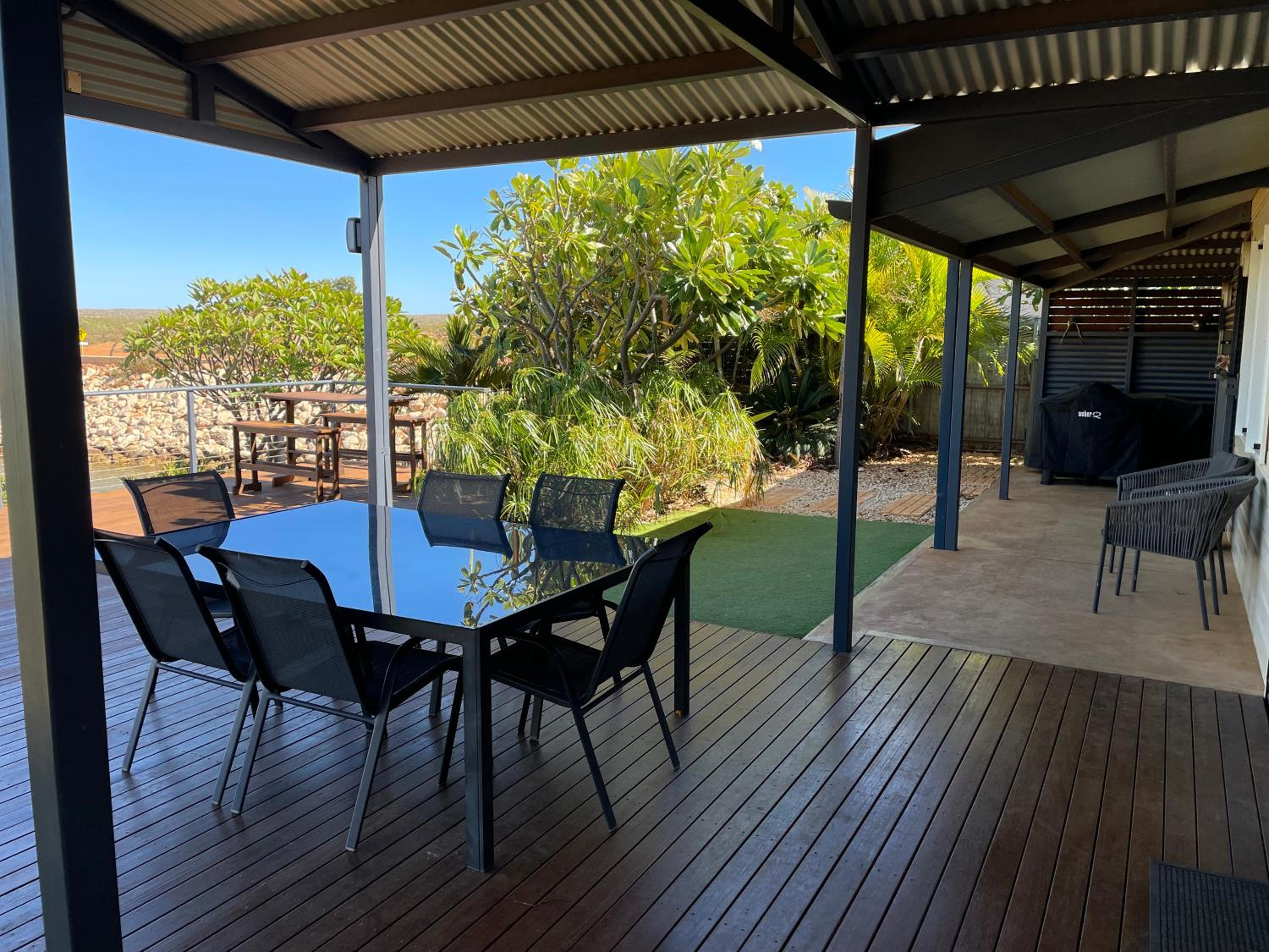 Gecko - On the Marina with Pool & Private Jetty