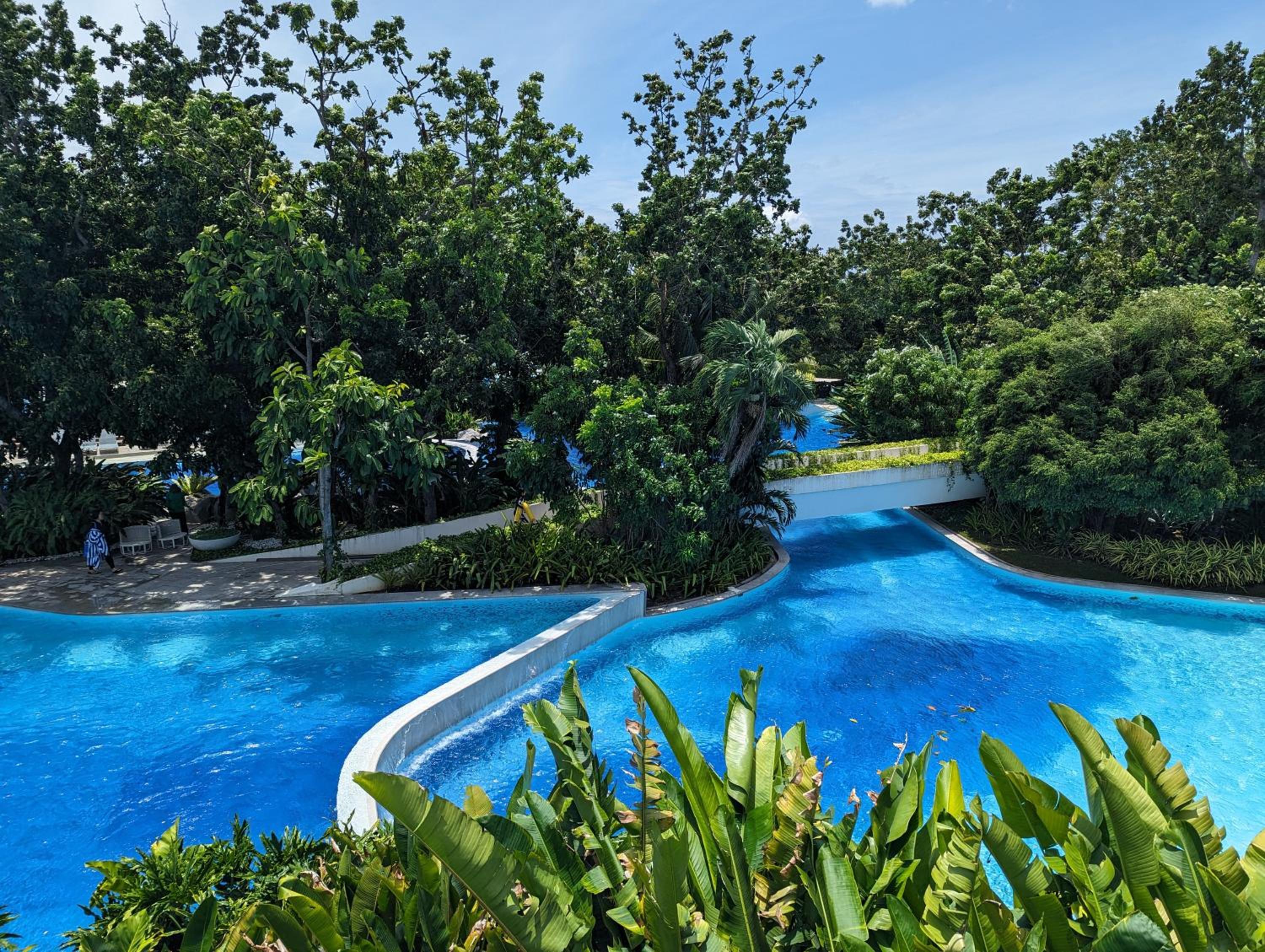 Studio for 5 at Tambuli Residences Garden View by Dominik Studio Apartment with Pool Access & Balcony in Mactan