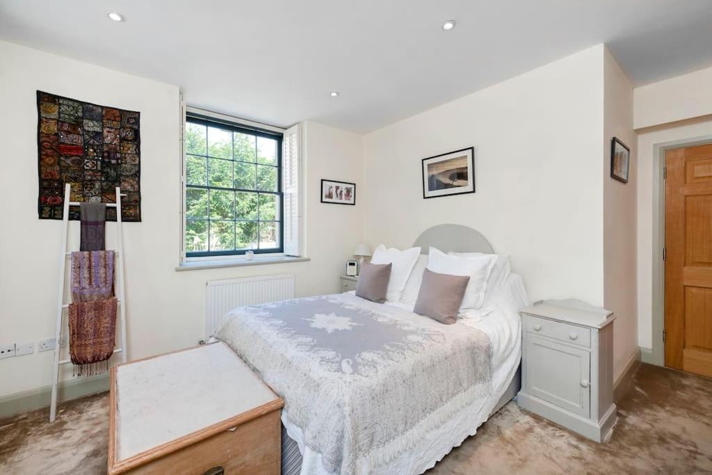 The Paper Mill: Beautiful retreat. Stunning views view 2