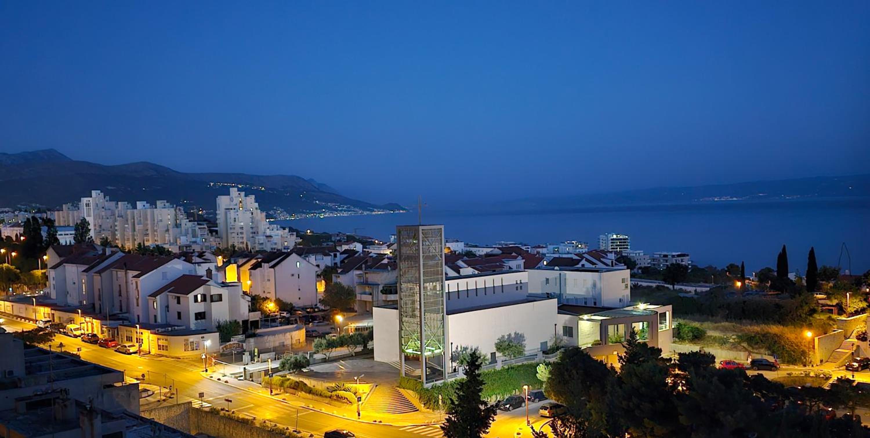 BoB Luxury Design & Sea View Apartment