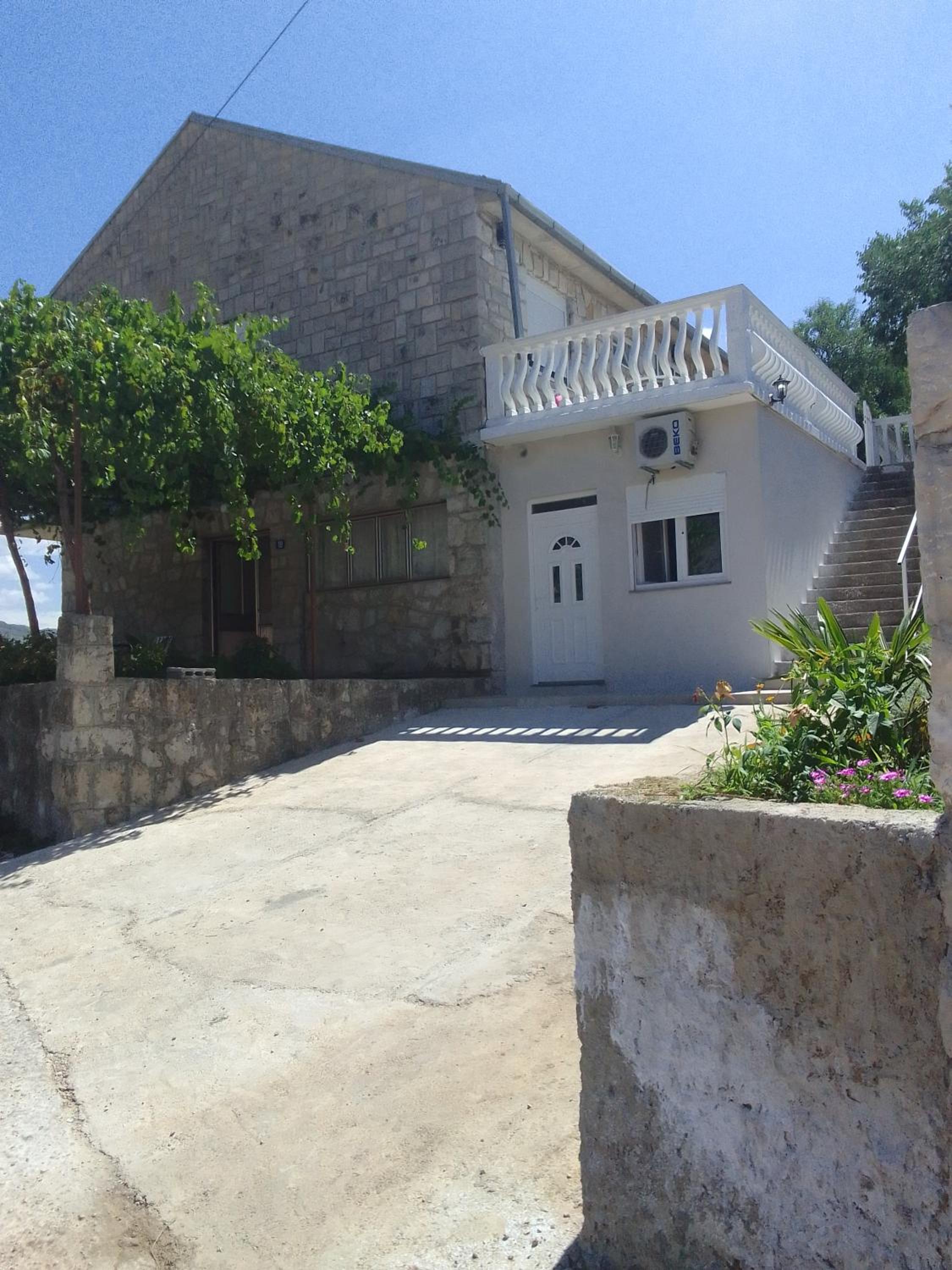 Jovanluka apartman studio nadomak Arslanaginića mosta