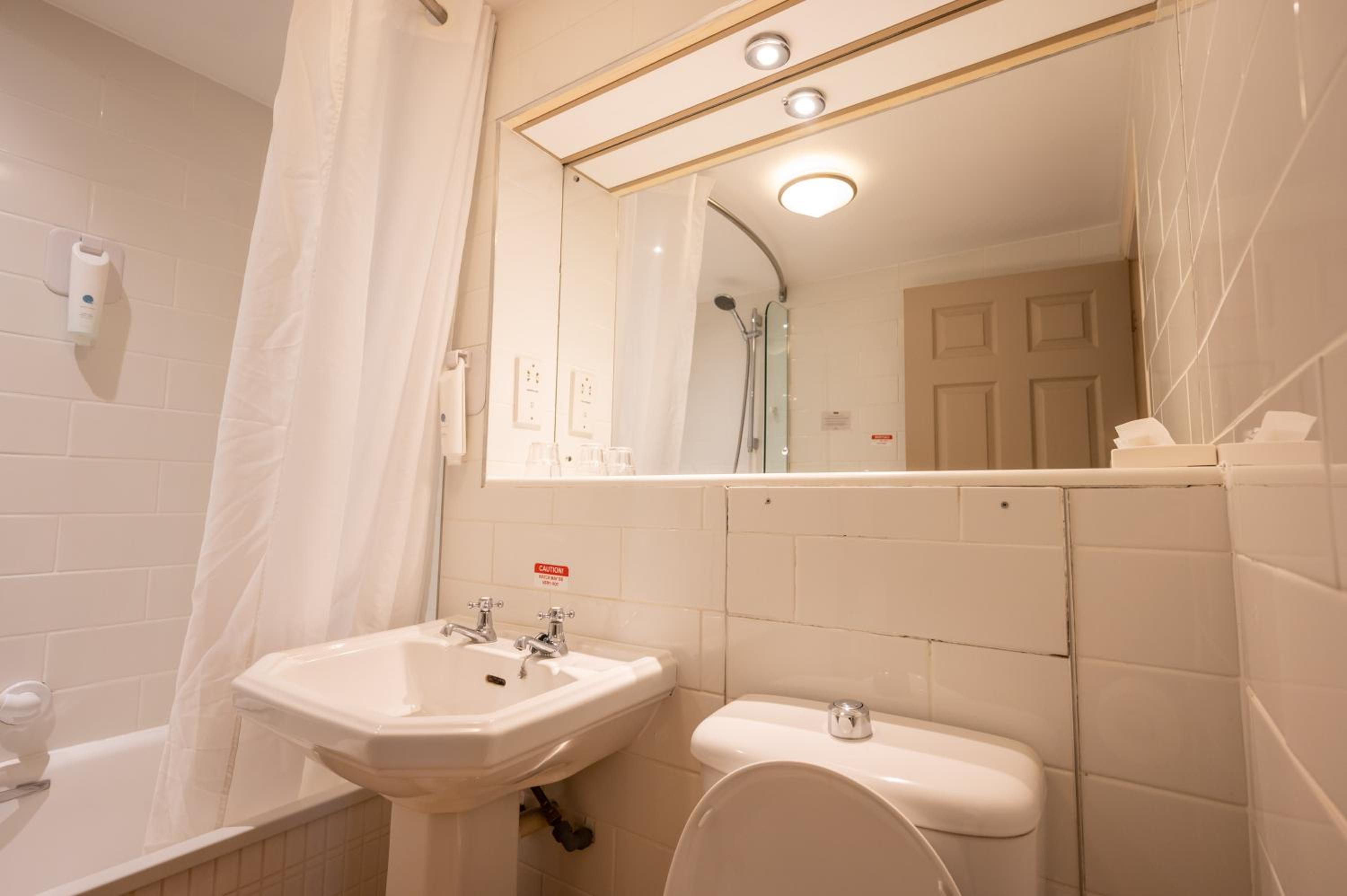 Marlborough Vacations - Castle and Ball by Greene King Inns - Property Image 33