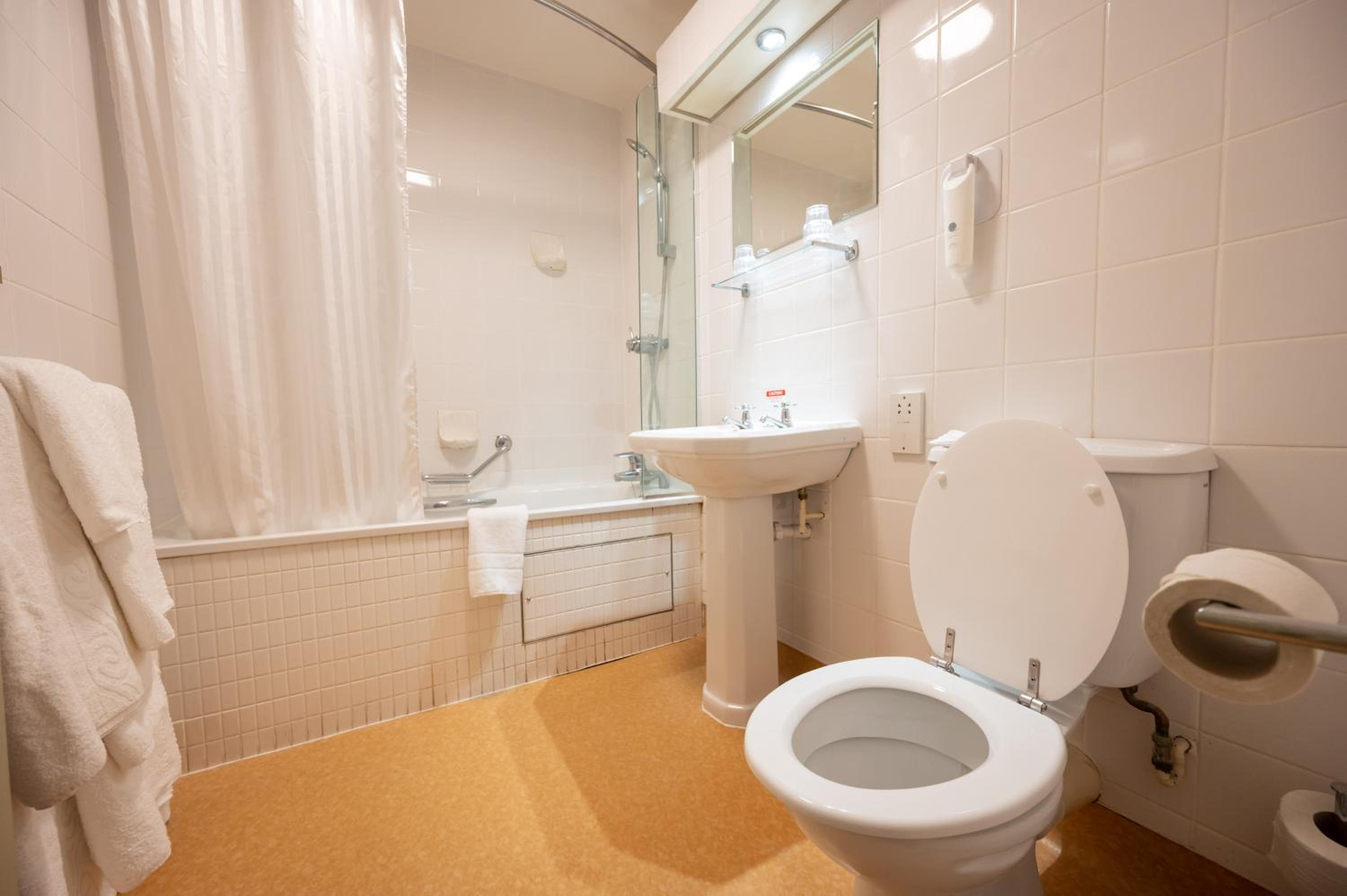 Marlborough Vacations - Castle and Ball by Greene King Inns - Property Image 7