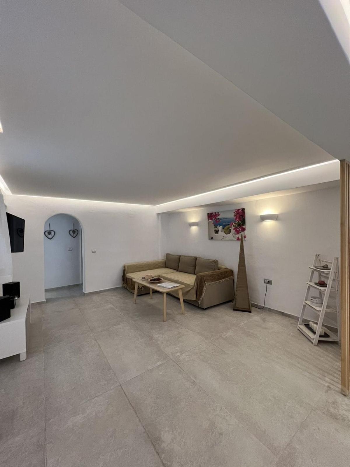 Santorini Villatzio Suites