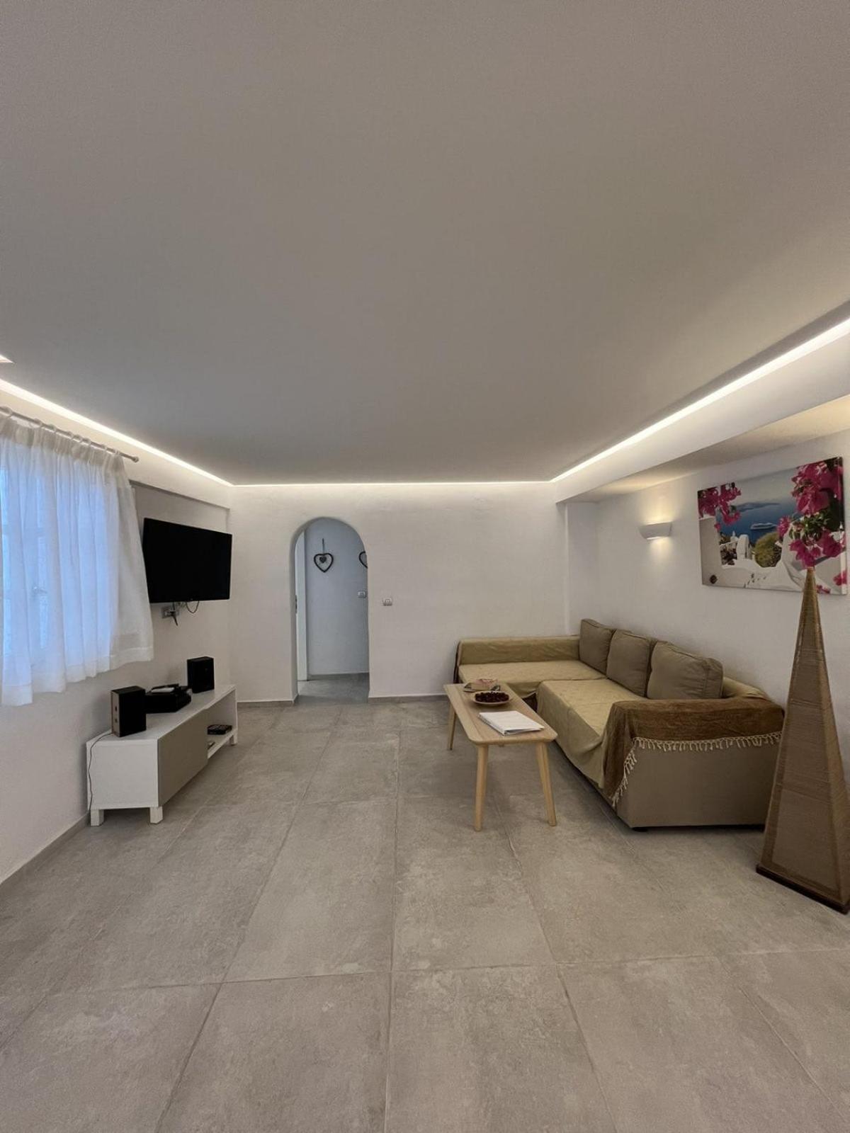 Santorini Villatzio Suites