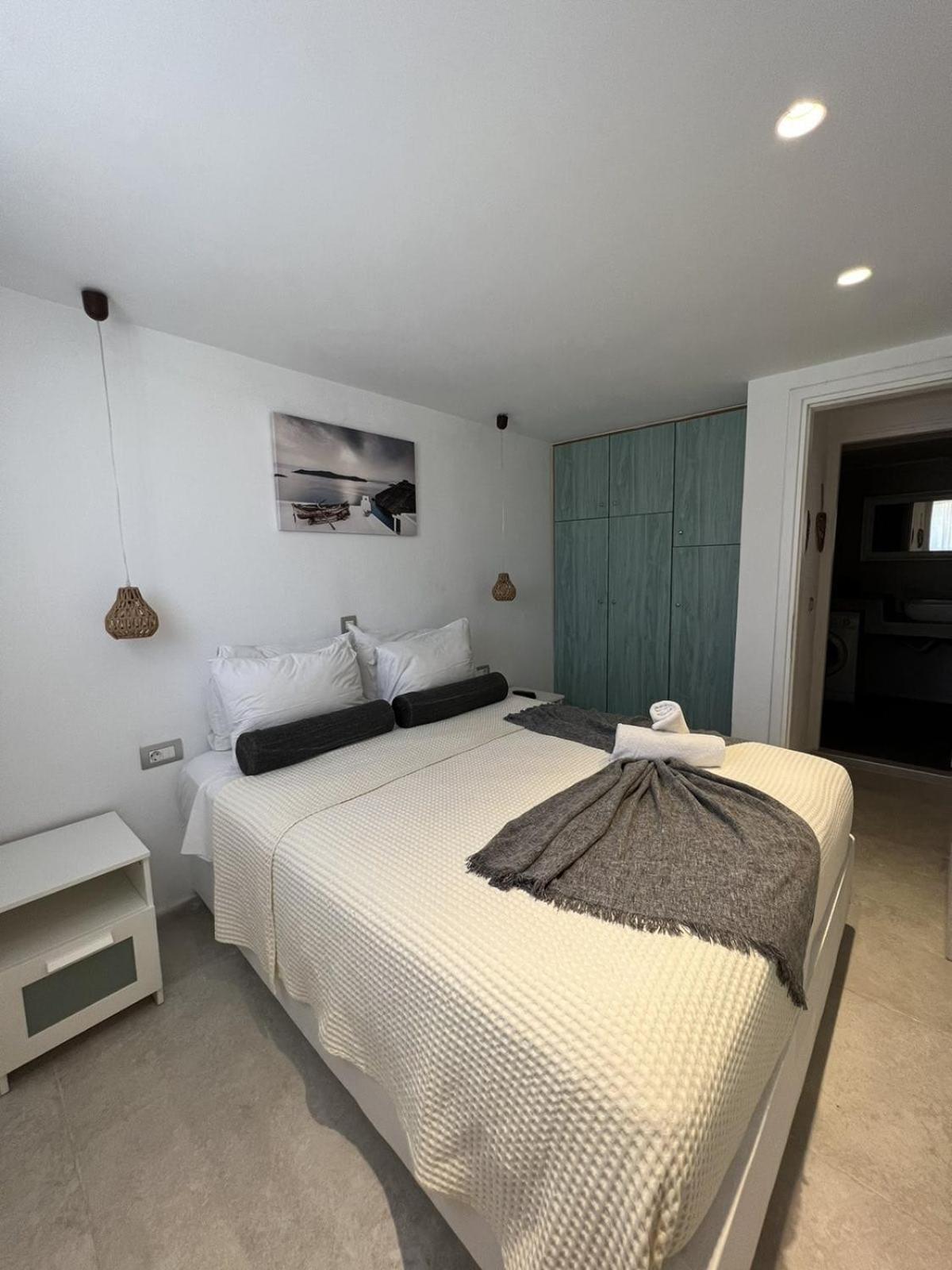Santorini Villatzio Suites