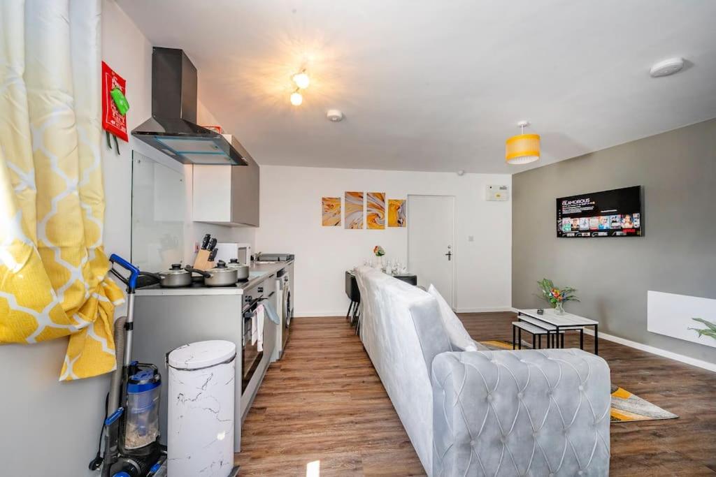 *F2BR* for your most relaxed & Cosy stay + Free Parking & WiFi view 2